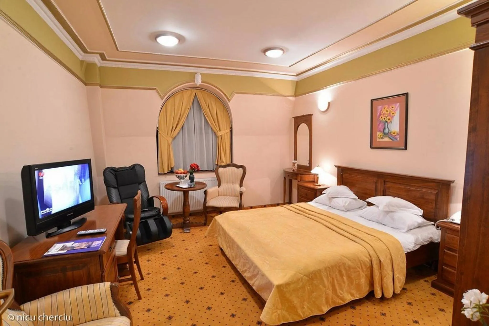 Photo of the whole room, Bed in Crama Haiducilor