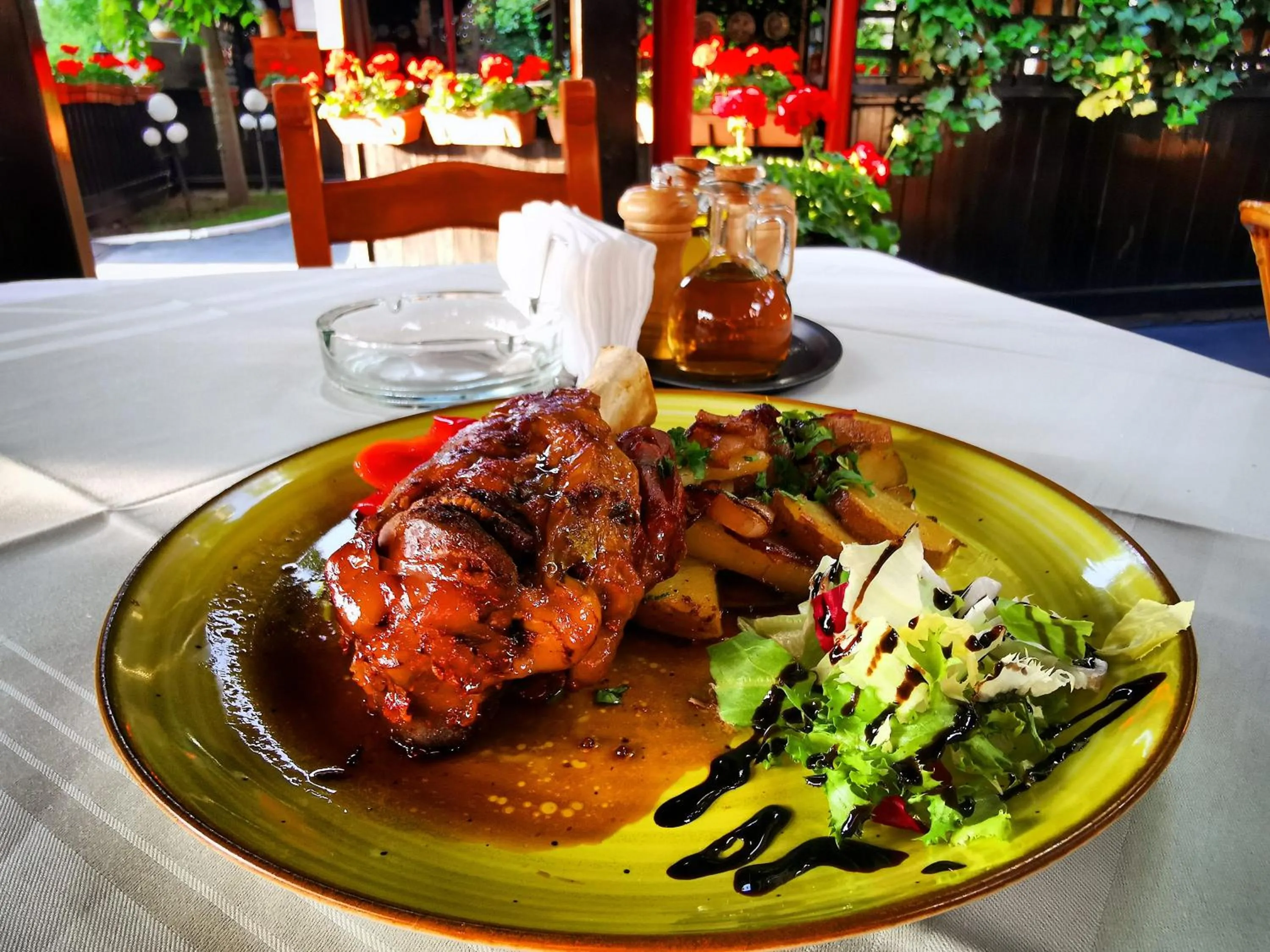 Restaurant/places to eat in Crama Haiducilor