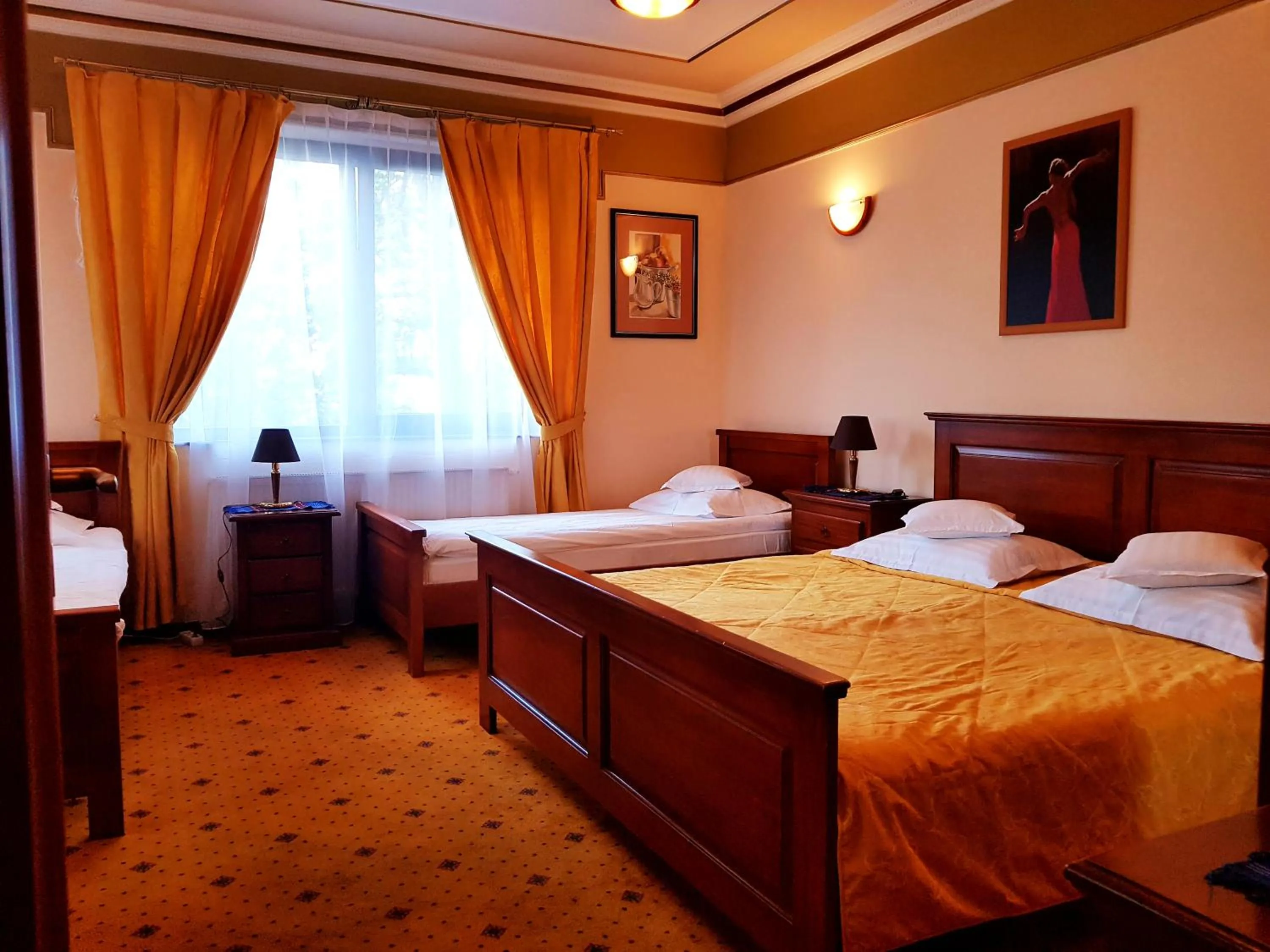 Photo of the whole room, Bed in Crama Haiducilor