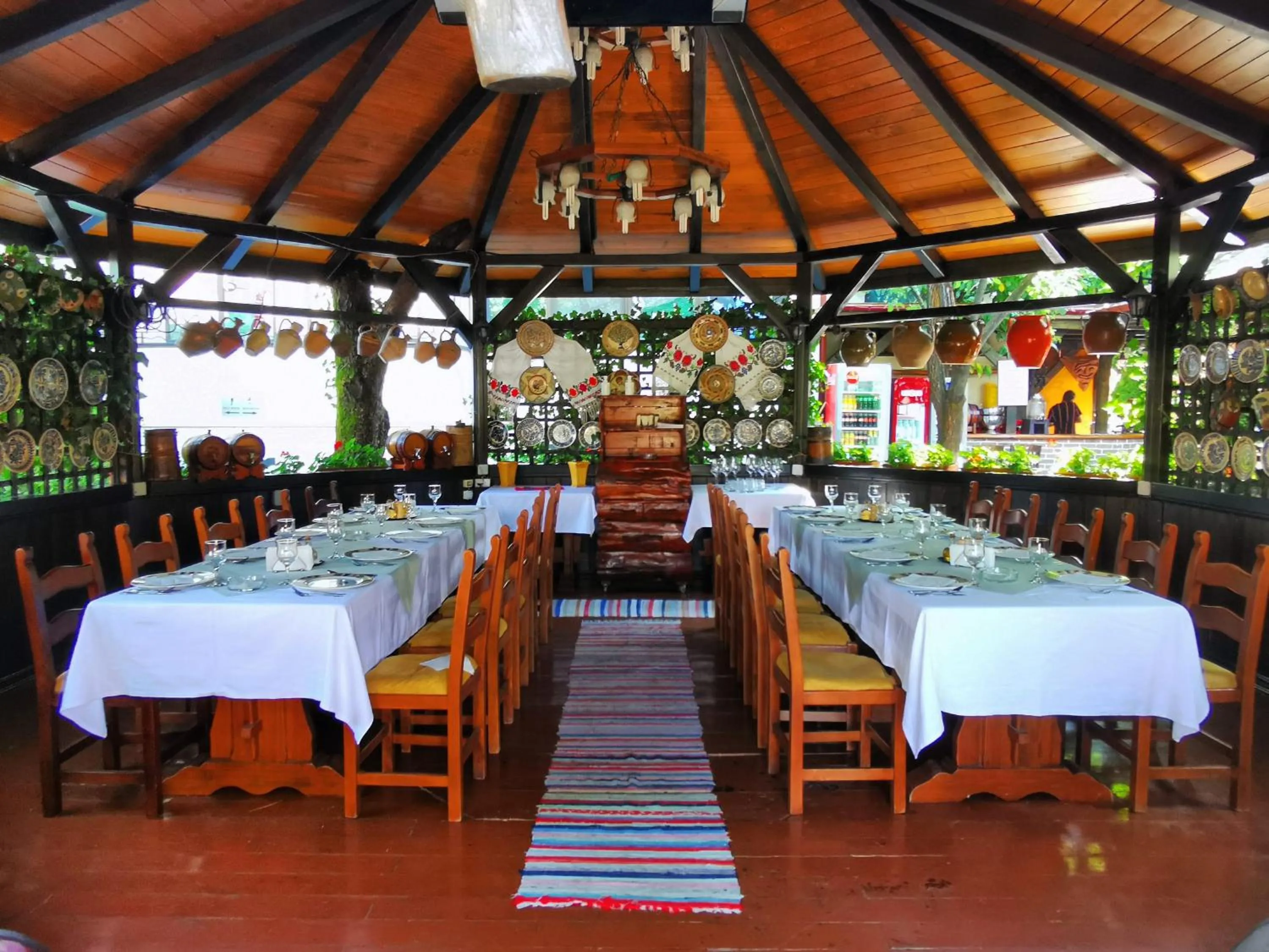 Restaurant/places to eat in Crama Haiducilor