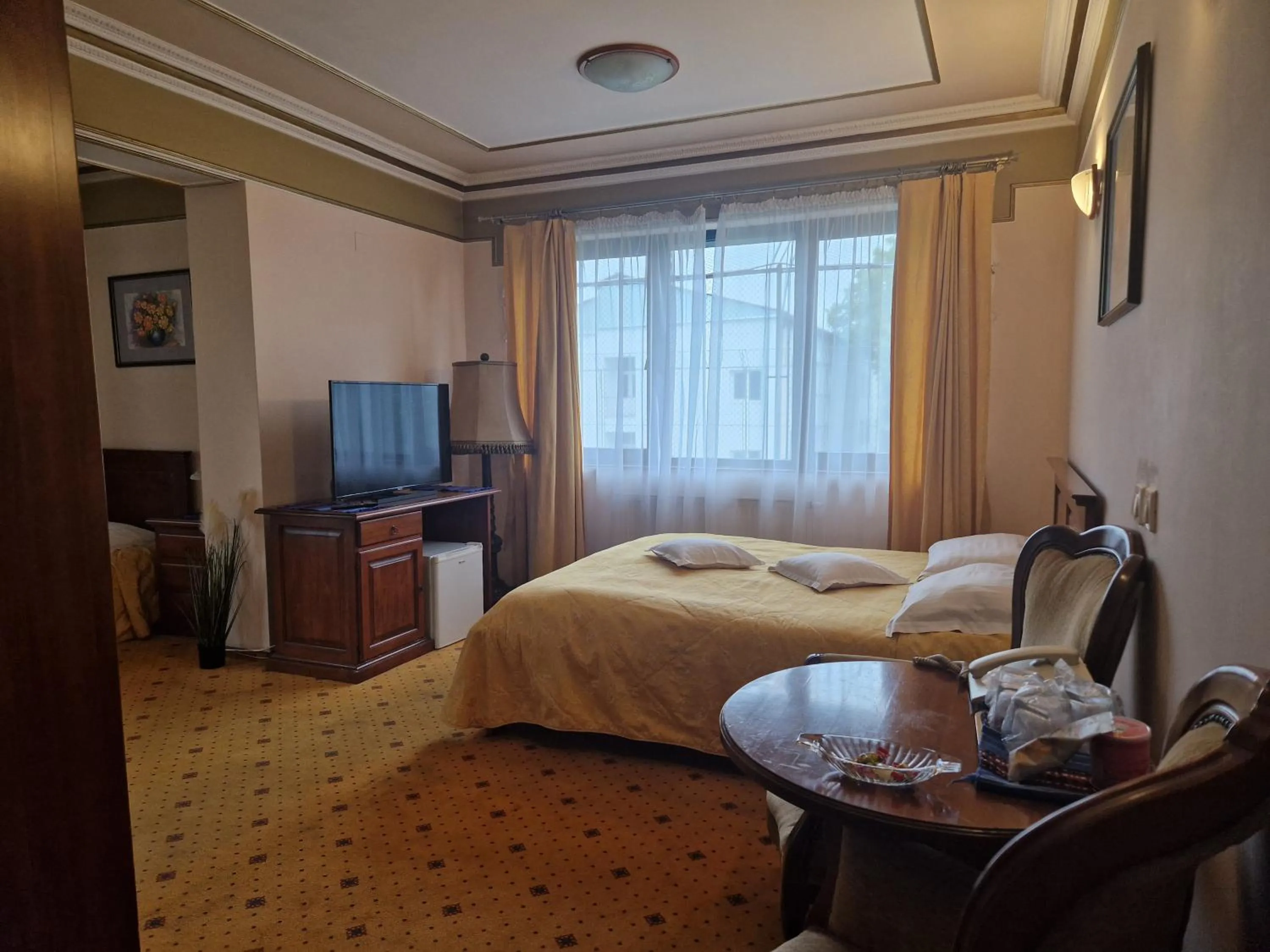 Communal lounge/ TV room, Bed in Crama Haiducilor
