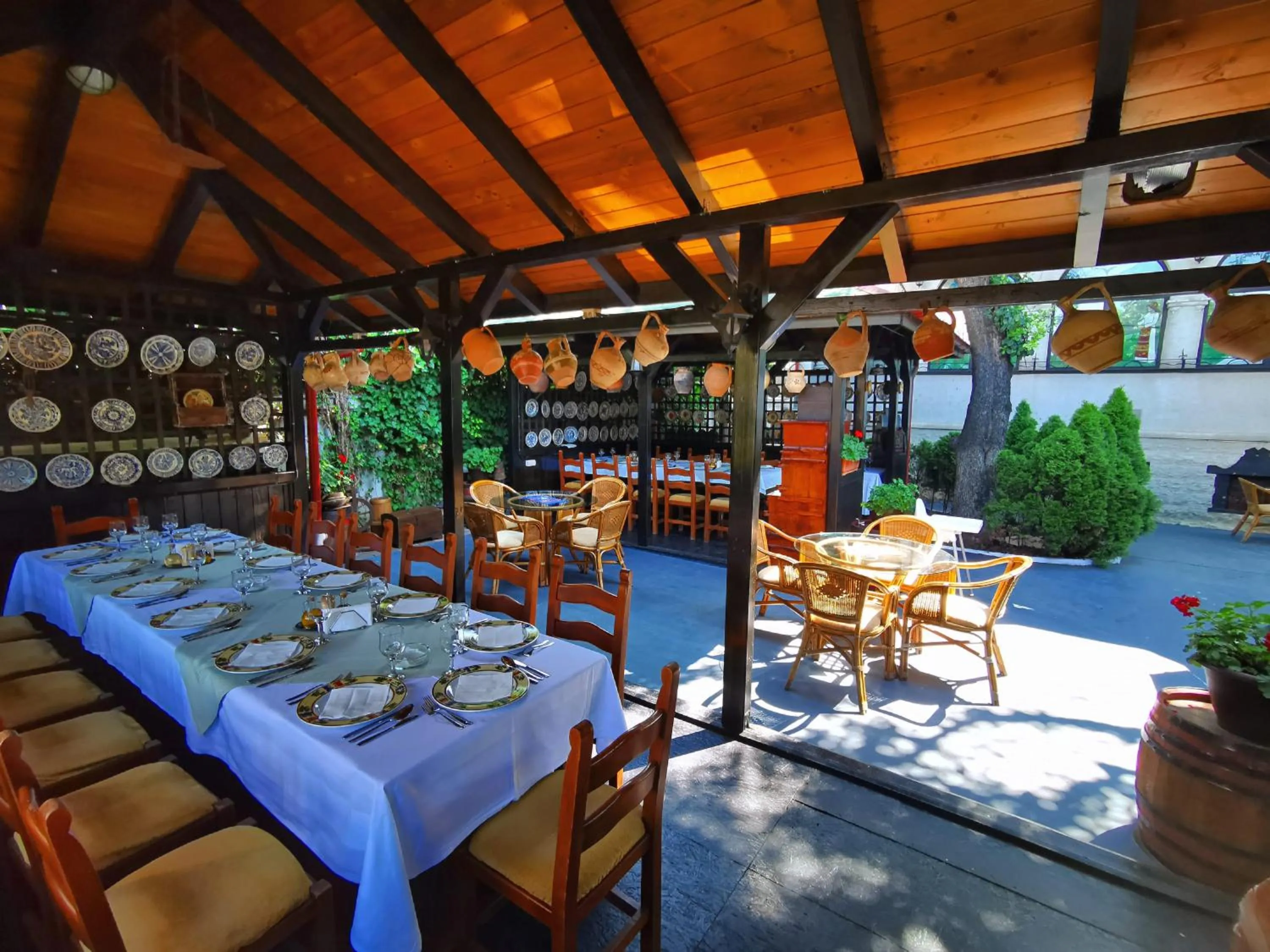 Restaurant/places to eat in Crama Haiducilor