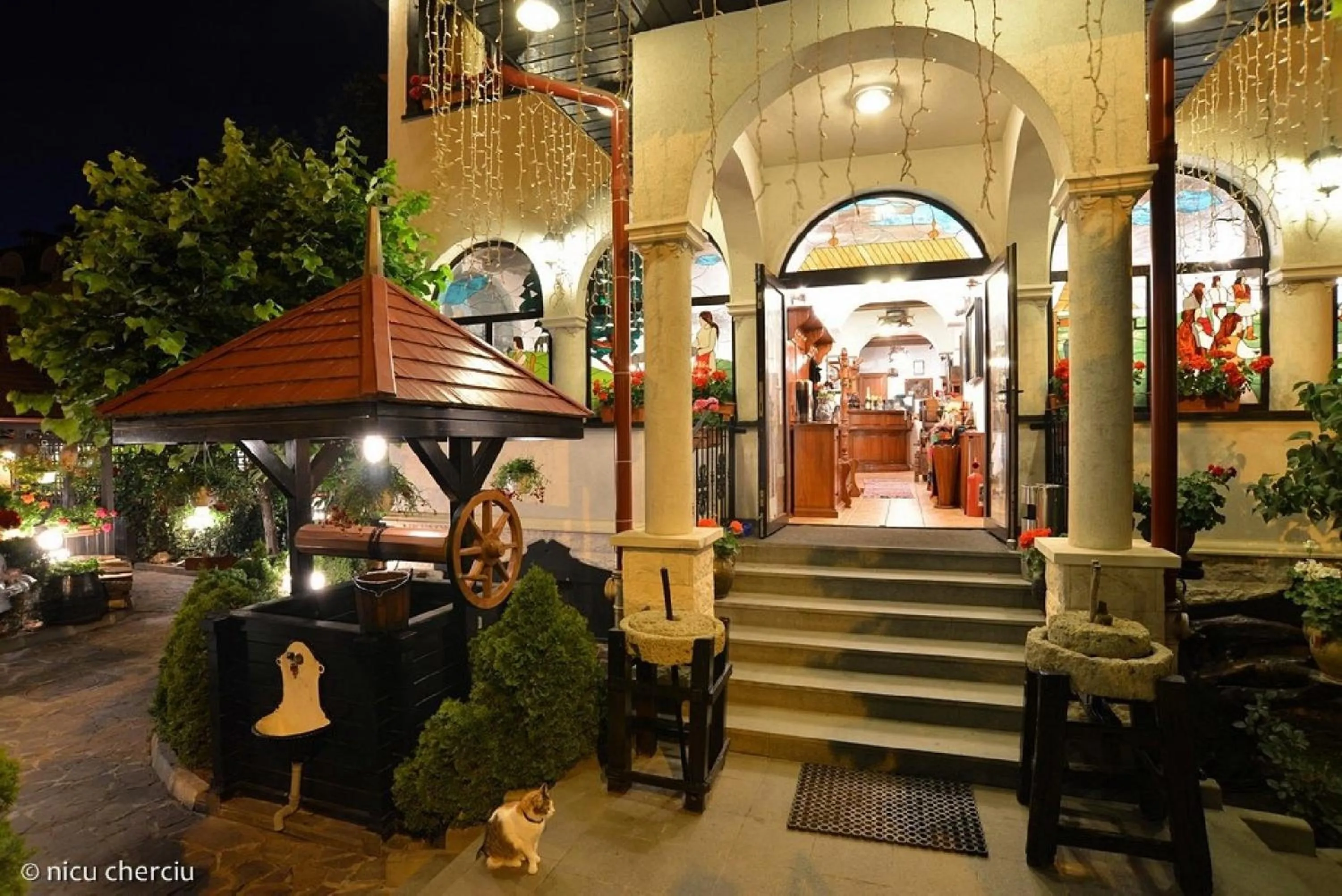 Facade/entrance in Crama Haiducilor