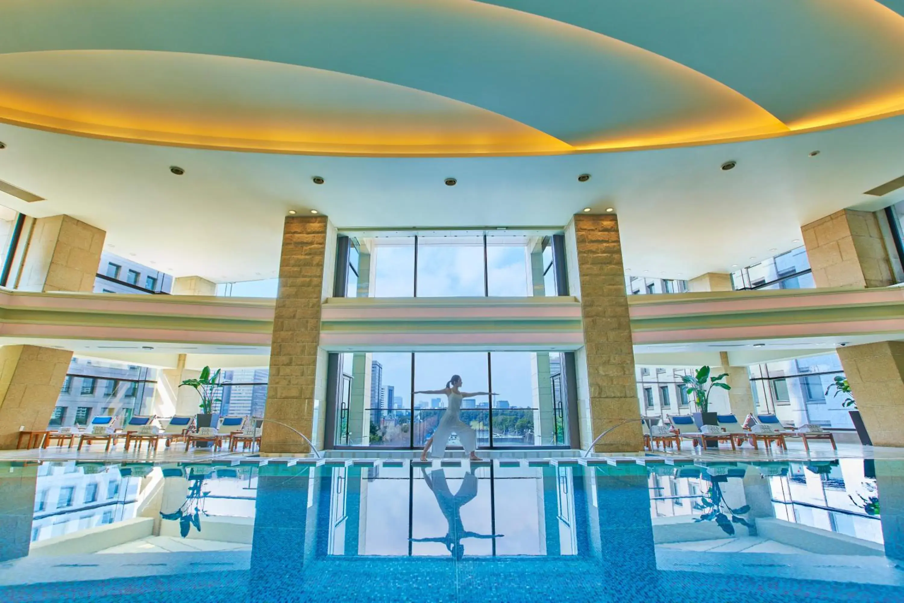 Swimming pool in The Peninsula Tokyo Swimming pool in The Peninsula Tokyo