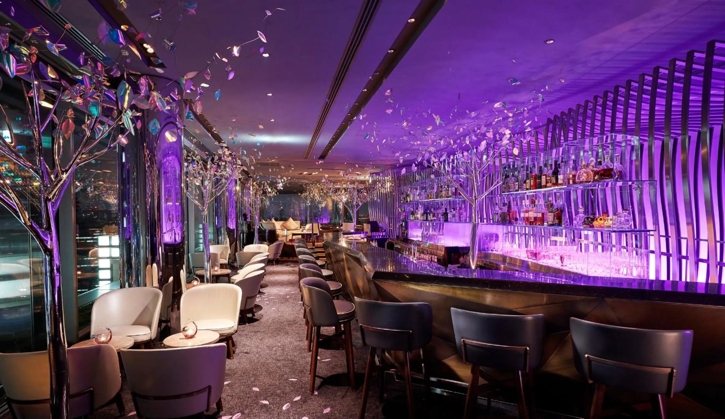 Lounge or bar in The Peninsula Tokyo