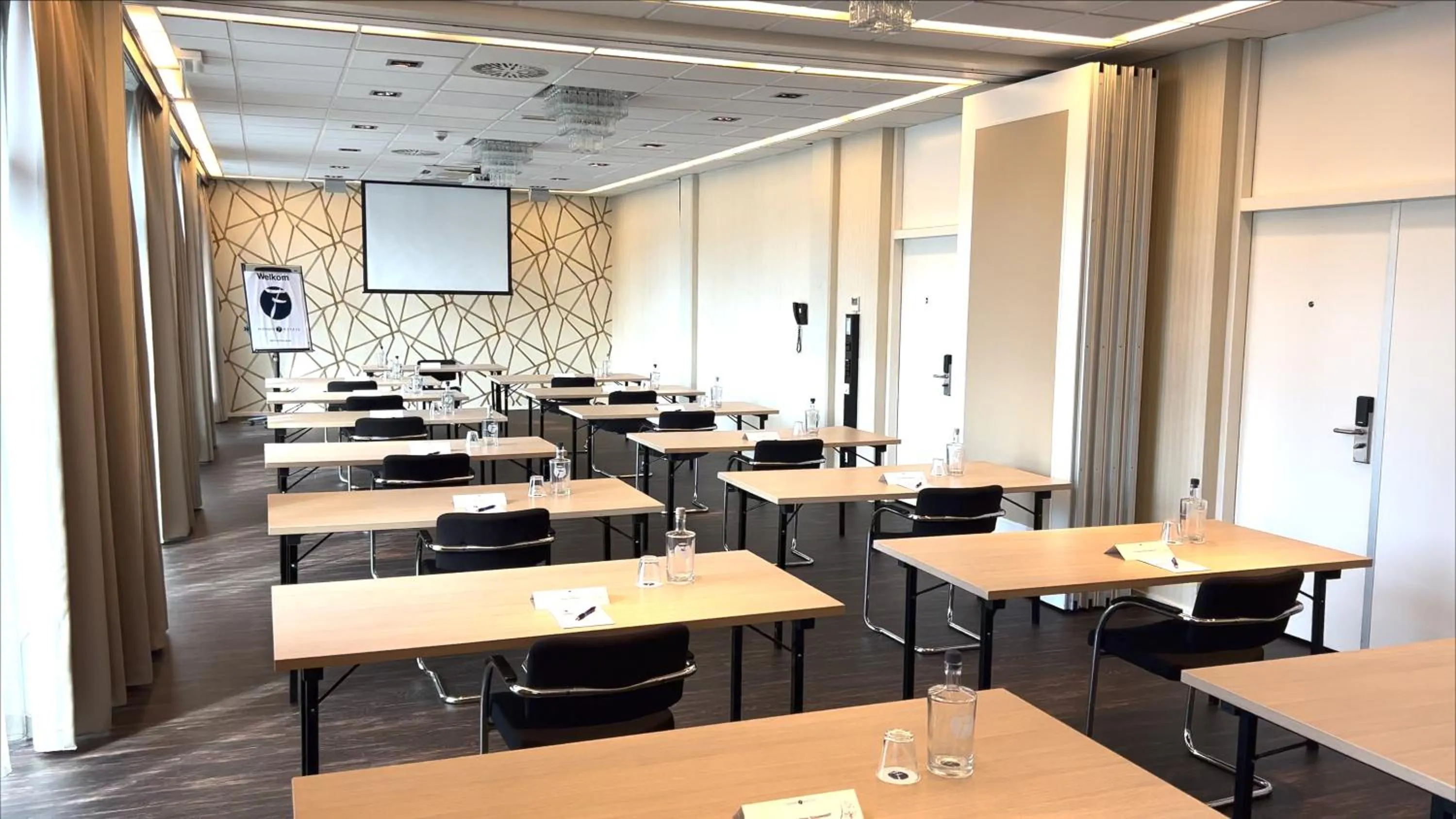 Meeting/conference room in Fletcher Hotel-Restaurant Leidschendam – Den Haag