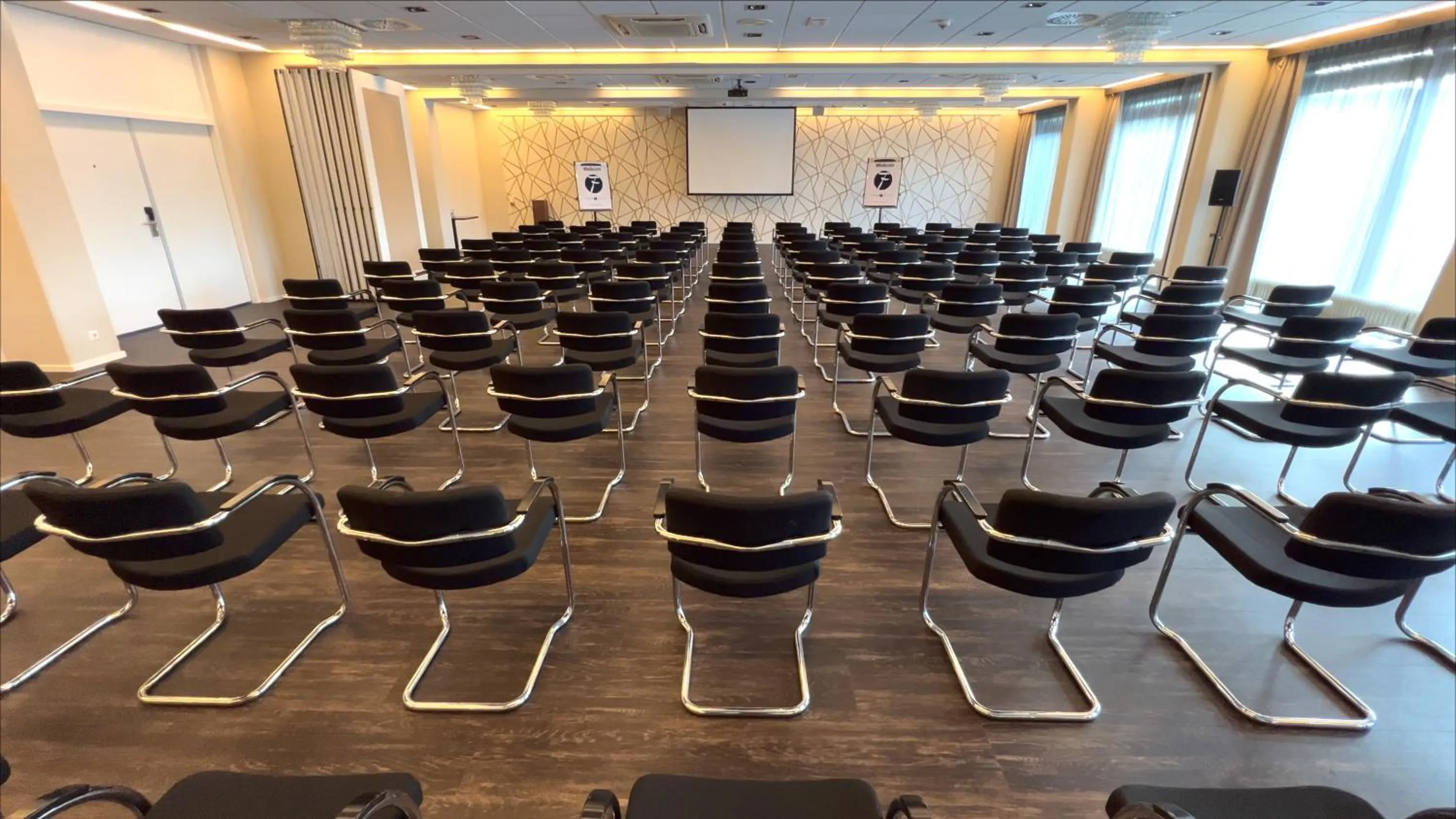 Meeting/conference room in Fletcher Hotel-Restaurant Leidschendam – Den Haag