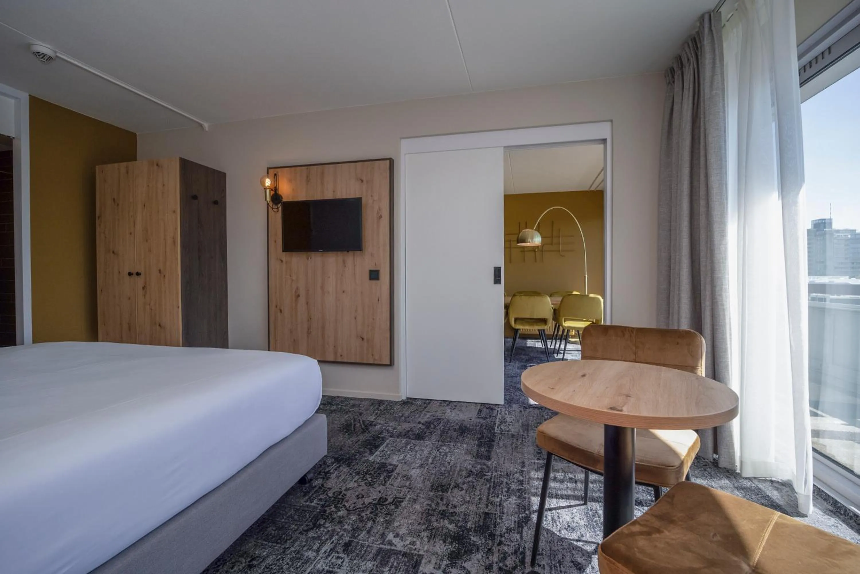Living room, Bed in Fletcher Hotel-Restaurant Leidschendam – Den Haag