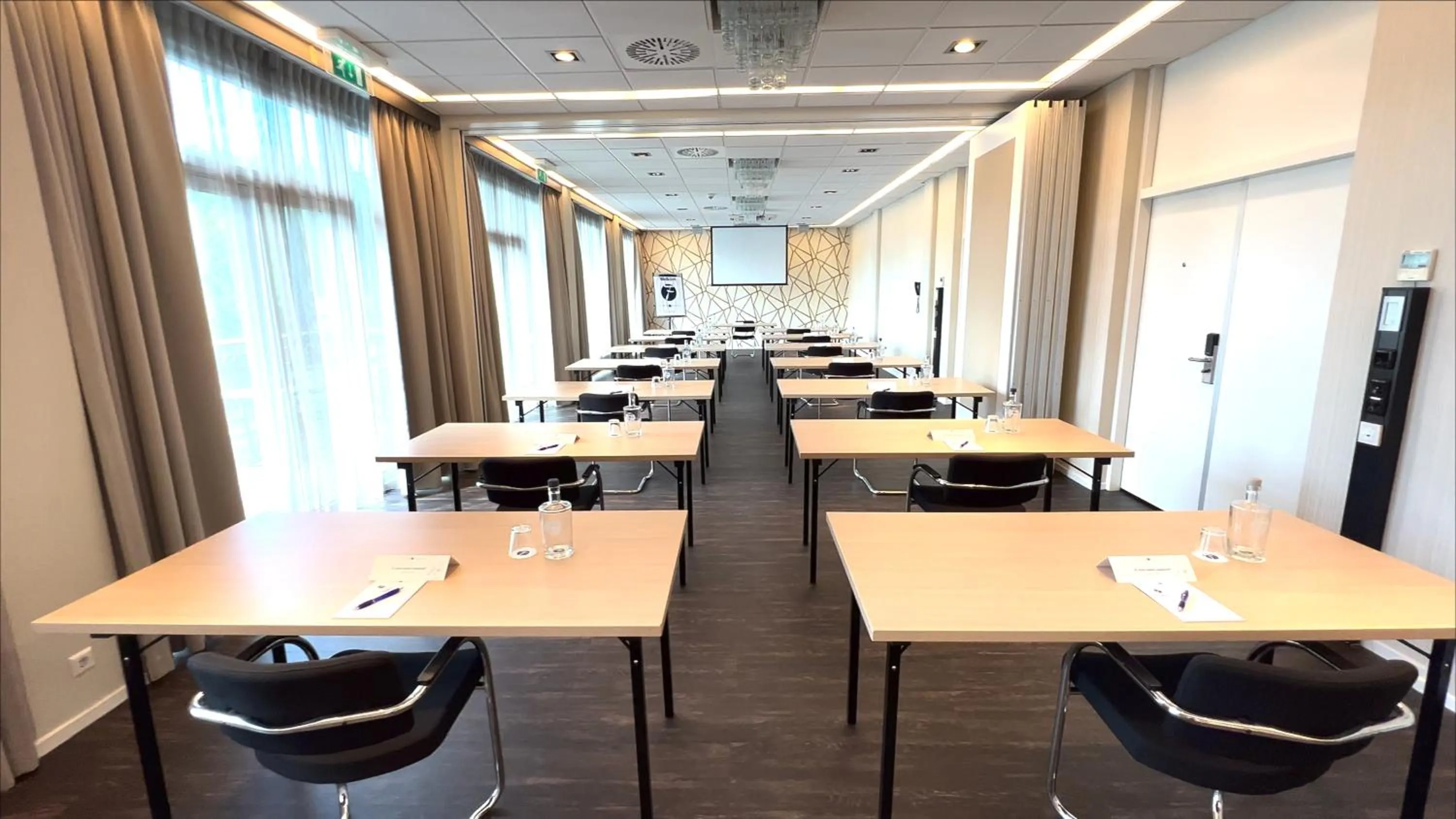 Meeting/conference room in Fletcher Hotel-Restaurant Leidschendam – Den Haag