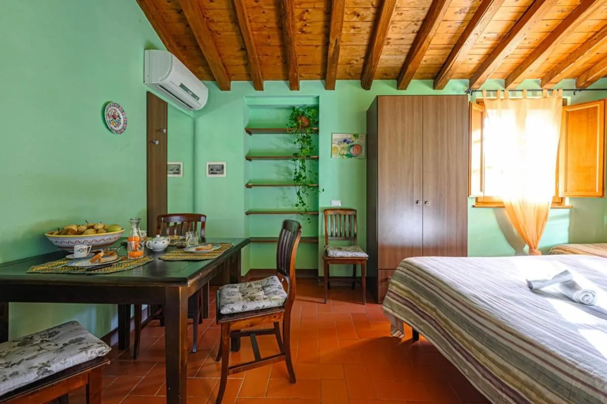 Bed in Agriturismo Pian di Fiume