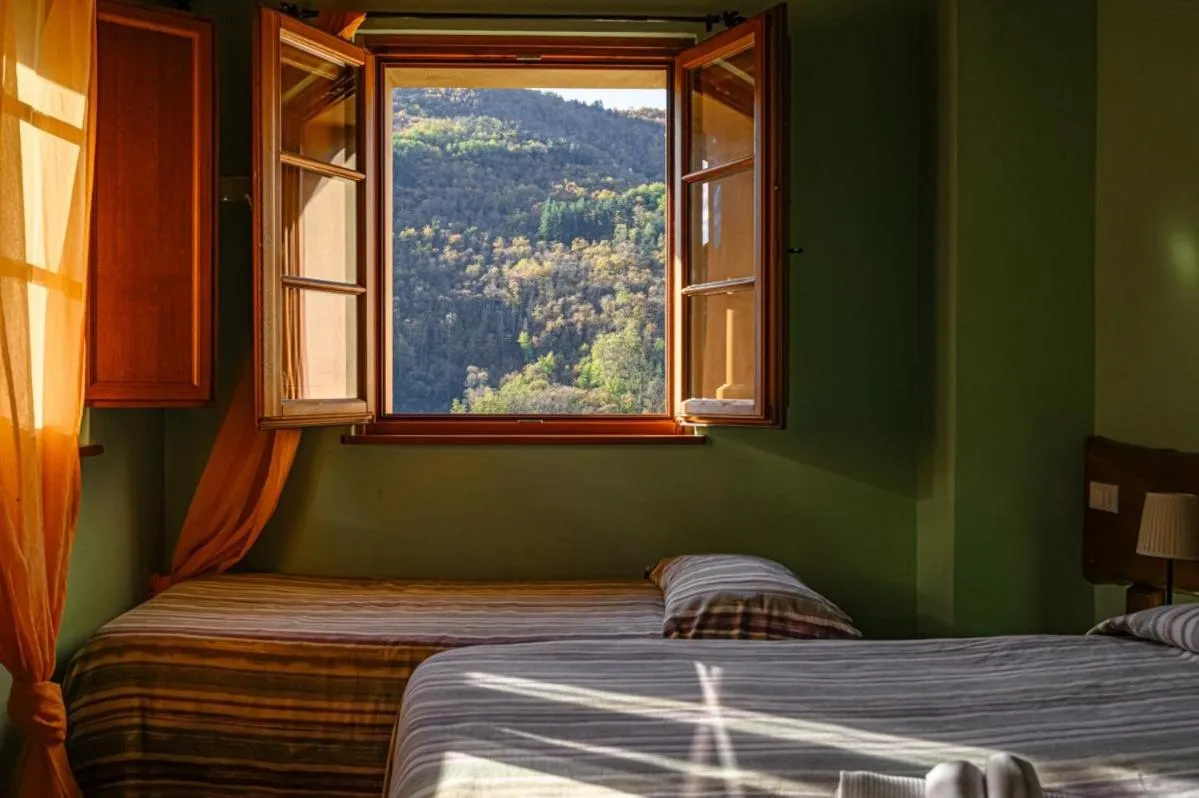 Mountain view, Bed in Agriturismo Pian di Fiume