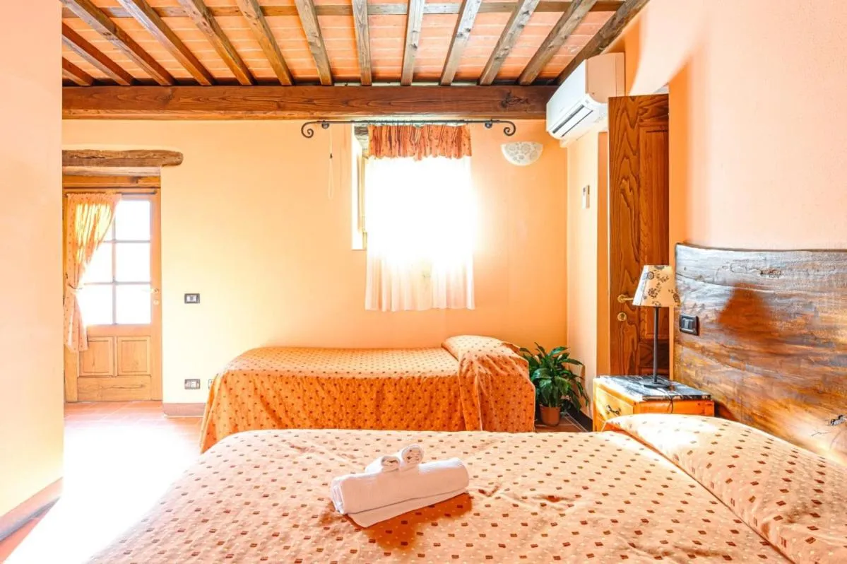 Bed in Agriturismo Pian di Fiume