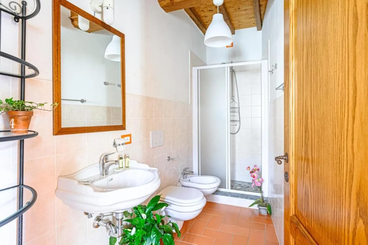 Shower in Agriturismo Pian di Fiume