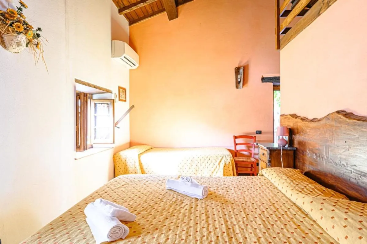 Bed in Agriturismo Pian di Fiume