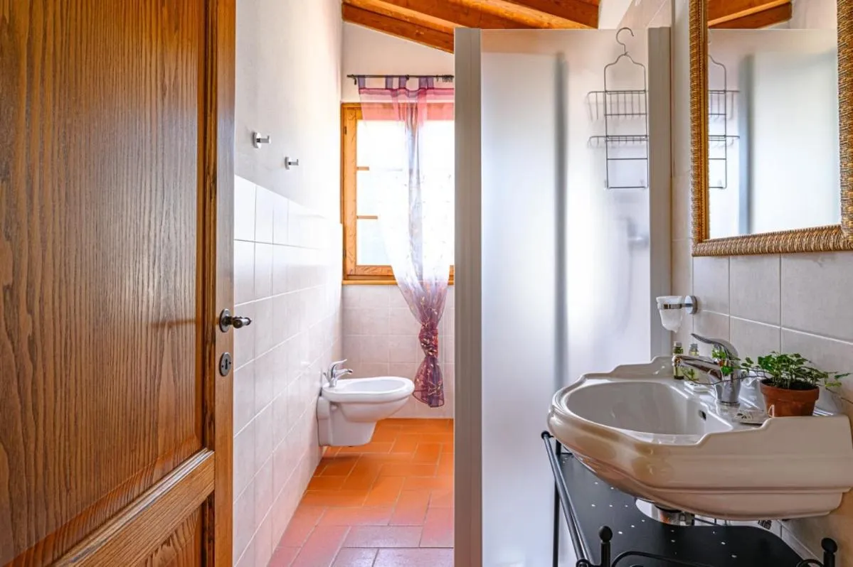 Toilet in Agriturismo Pian di Fiume