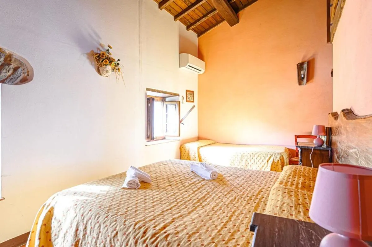 Bed in Agriturismo Pian di Fiume