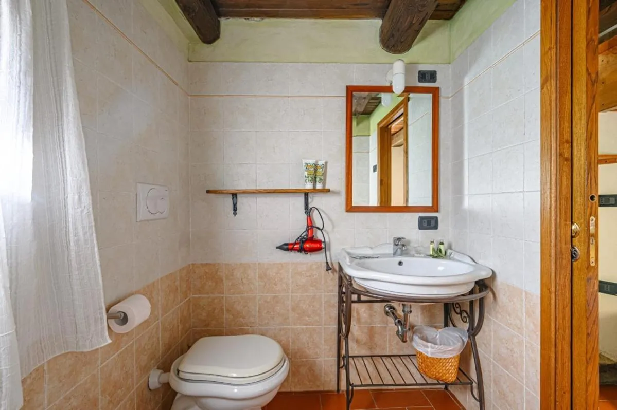 Toilet in Agriturismo Pian di Fiume