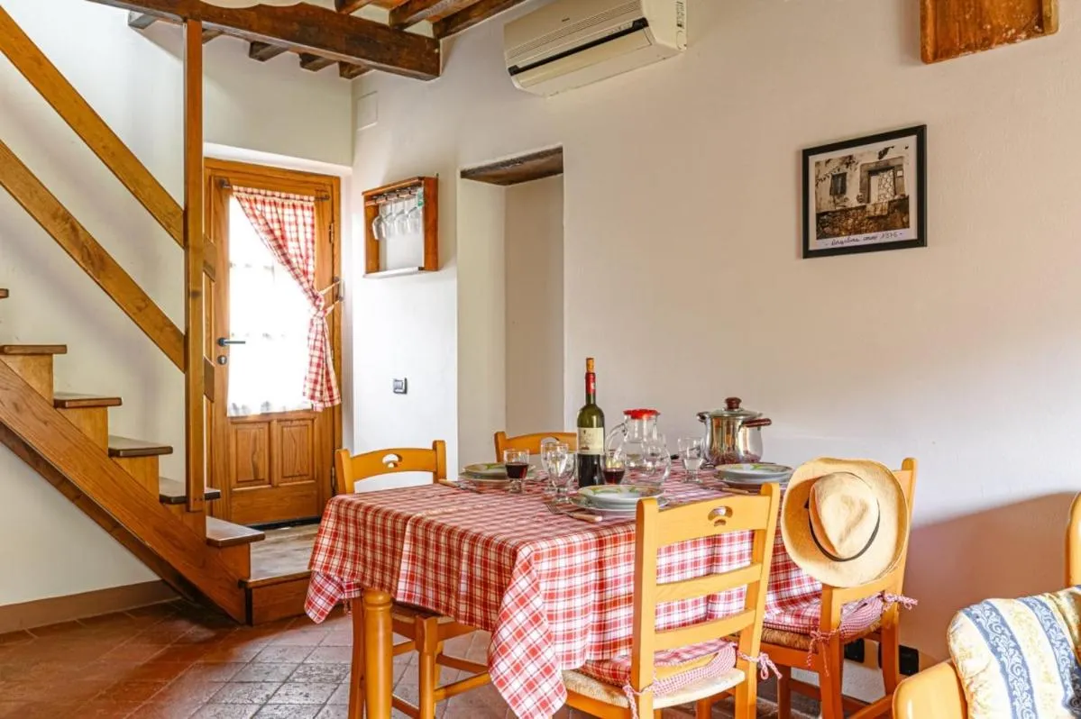 Dining area in Agriturismo Pian di Fiume