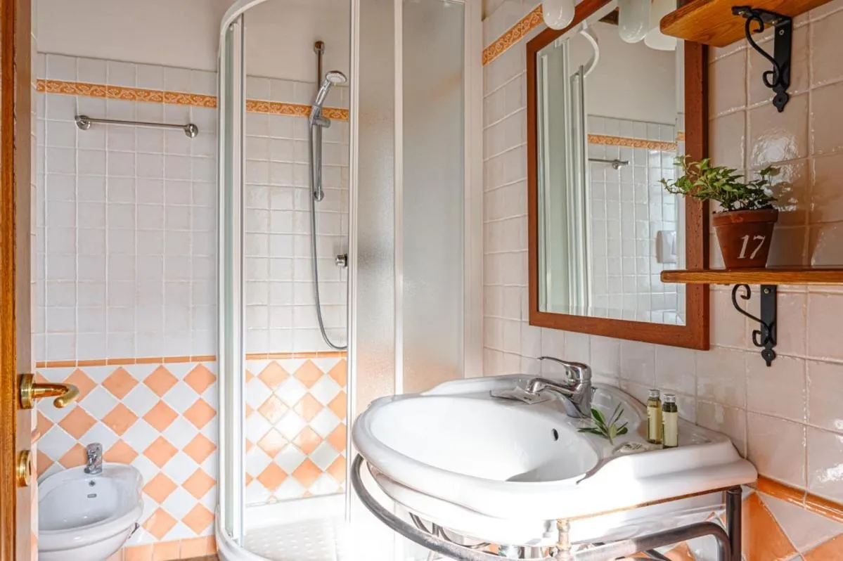 Shower in Agriturismo Pian di Fiume