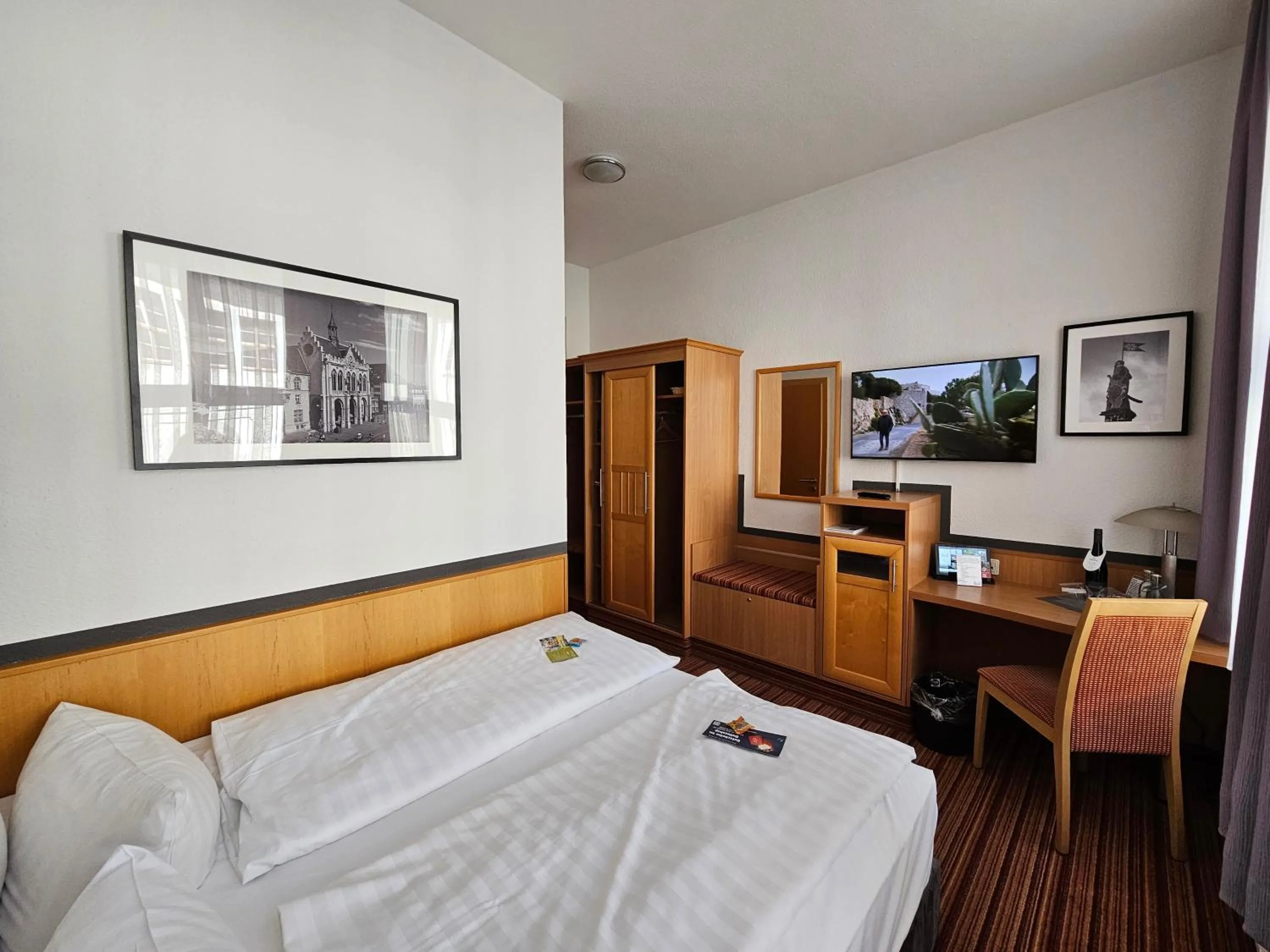 TV and multimedia, Bed in Hotel Am Kaisersaal