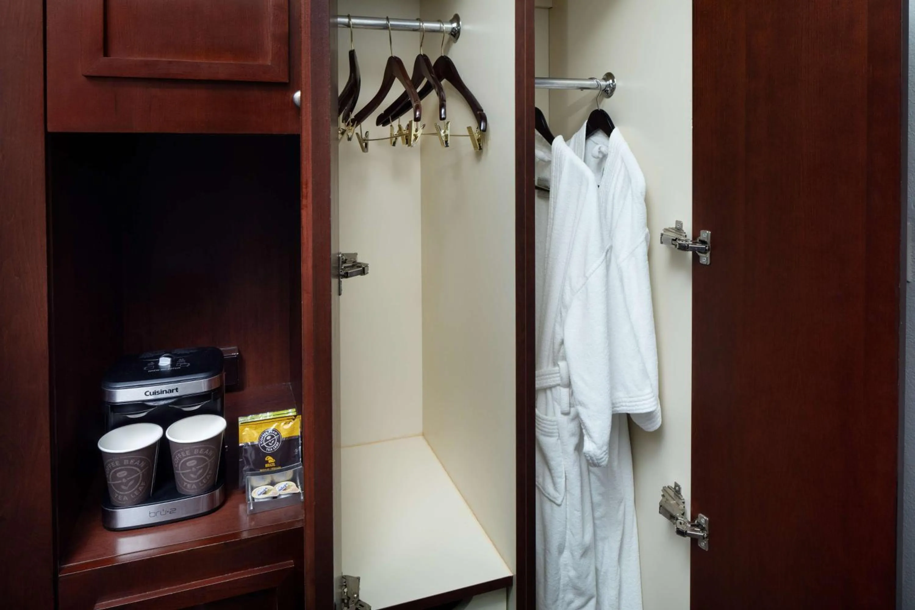 Superior King Room with Sofa Bed in DoubleTree by Hilton Princeton