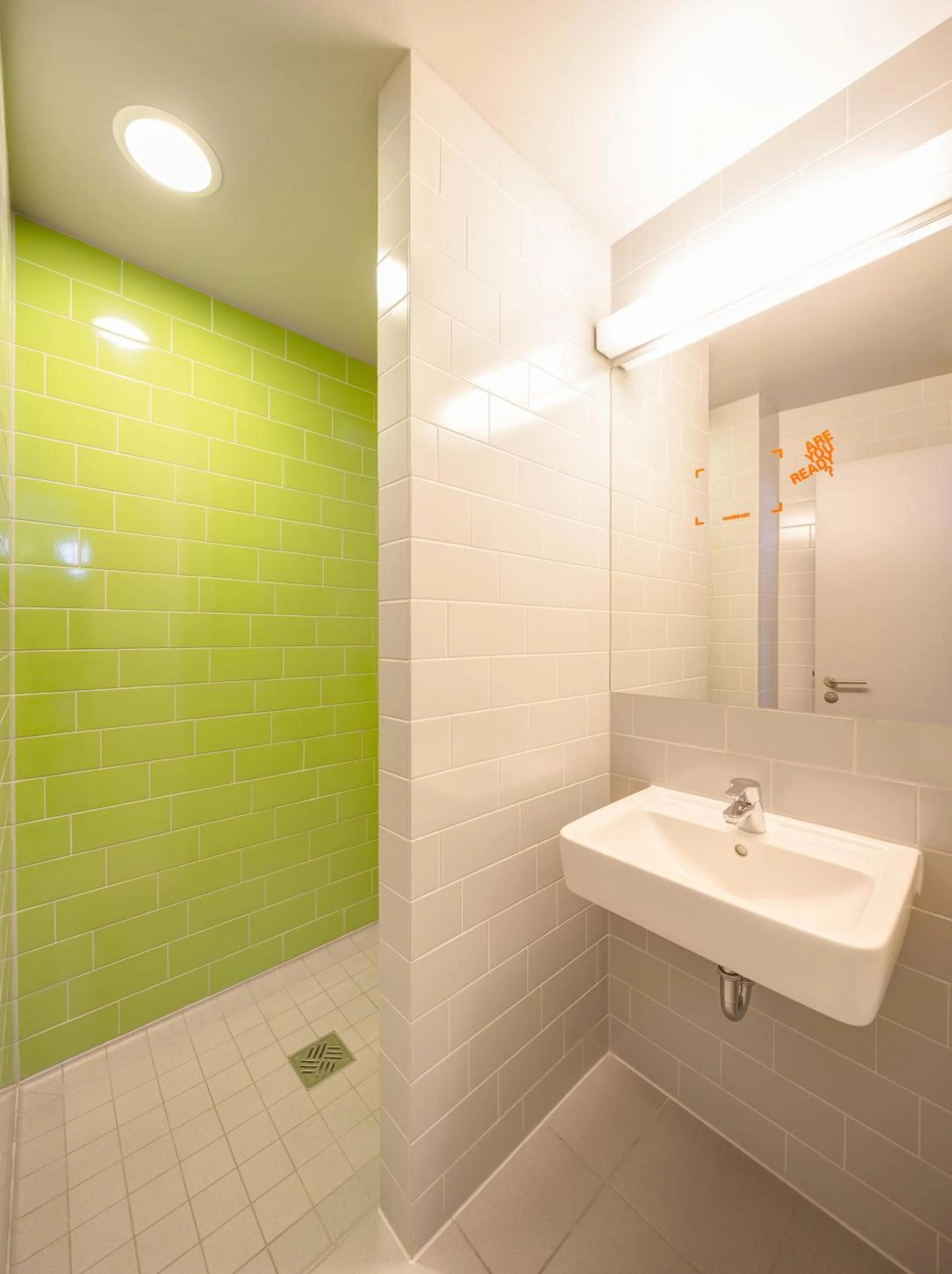 Shower in Generator Berlin Mitte