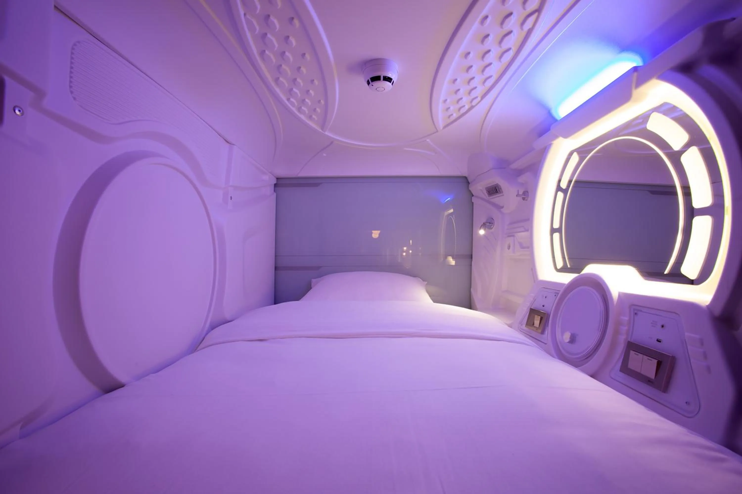 Bedroom, Bed in Generator Berlin Mitte