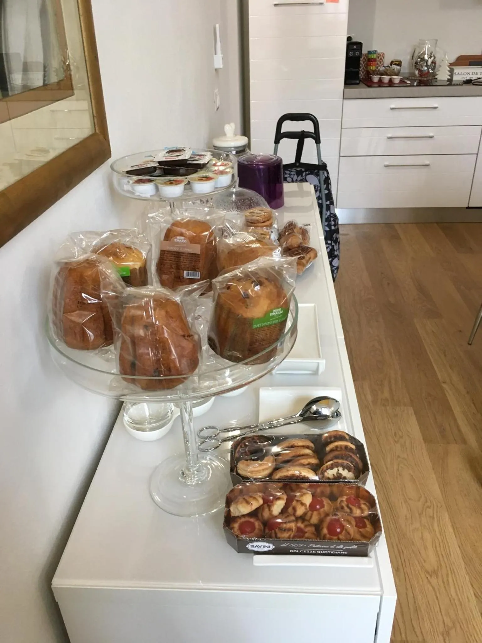 Breakfast in Pink Wolf