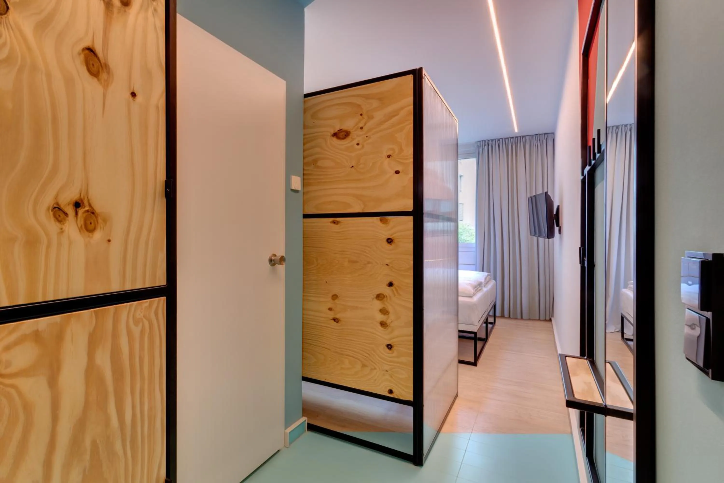 Bedroom in MEININGER Hotel Leipzig Hauptbahnhof