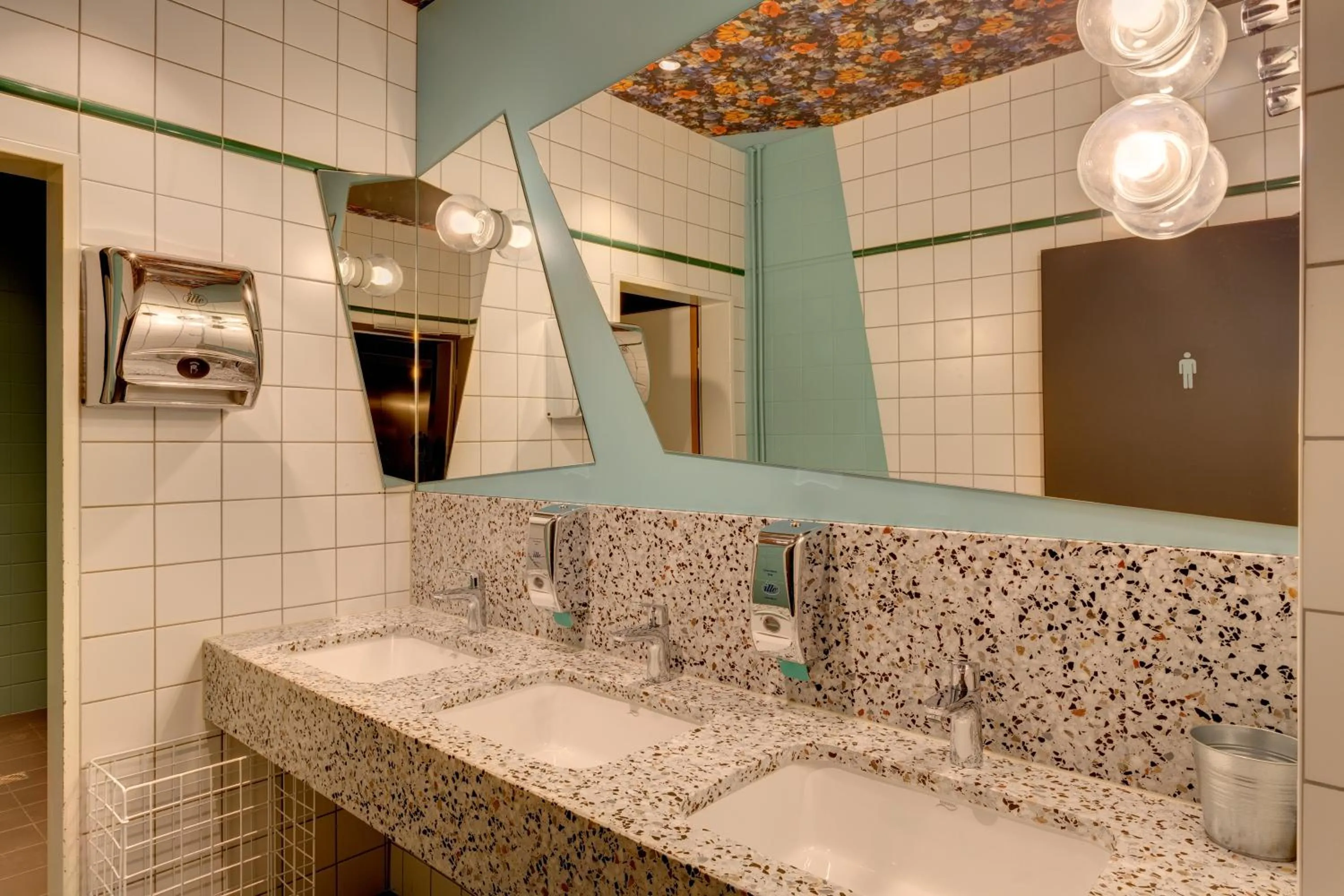 Bathroom in MEININGER Hotel Leipzig Hauptbahnhof