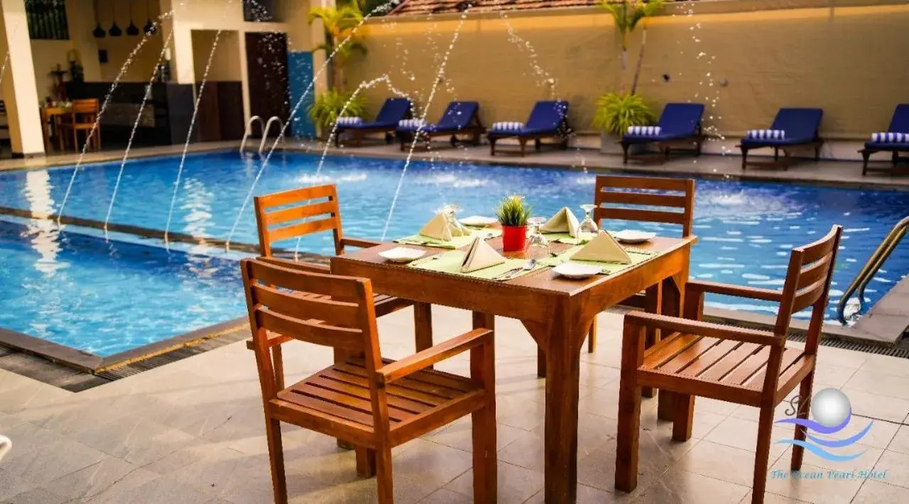 Swimming pool in The Ocean Pearl Hotel Negombo Swimming pool in The Ocean Pearl Hotel Negombo