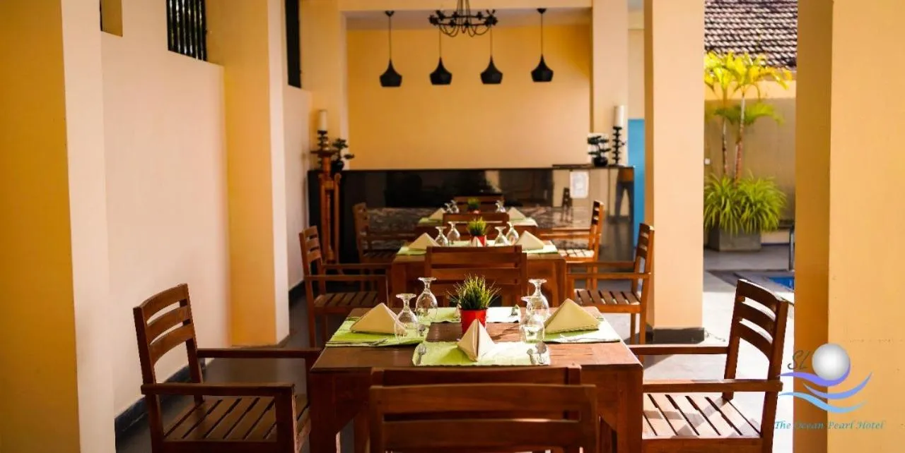 Restaurant/places to eat in The Ocean Pearl Hotel Negombo