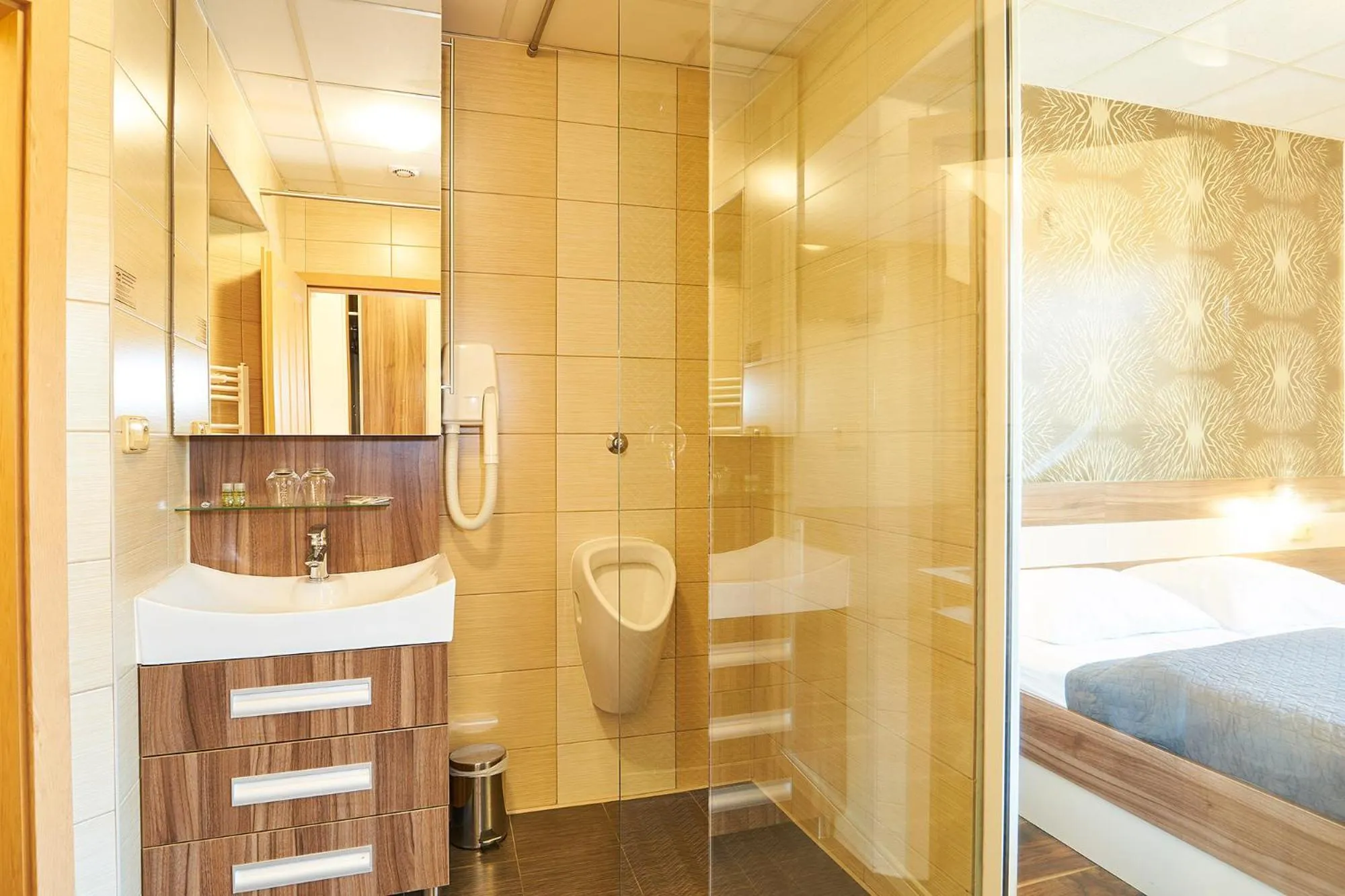 Shower, Bed in Wellness Hotel Kocanda