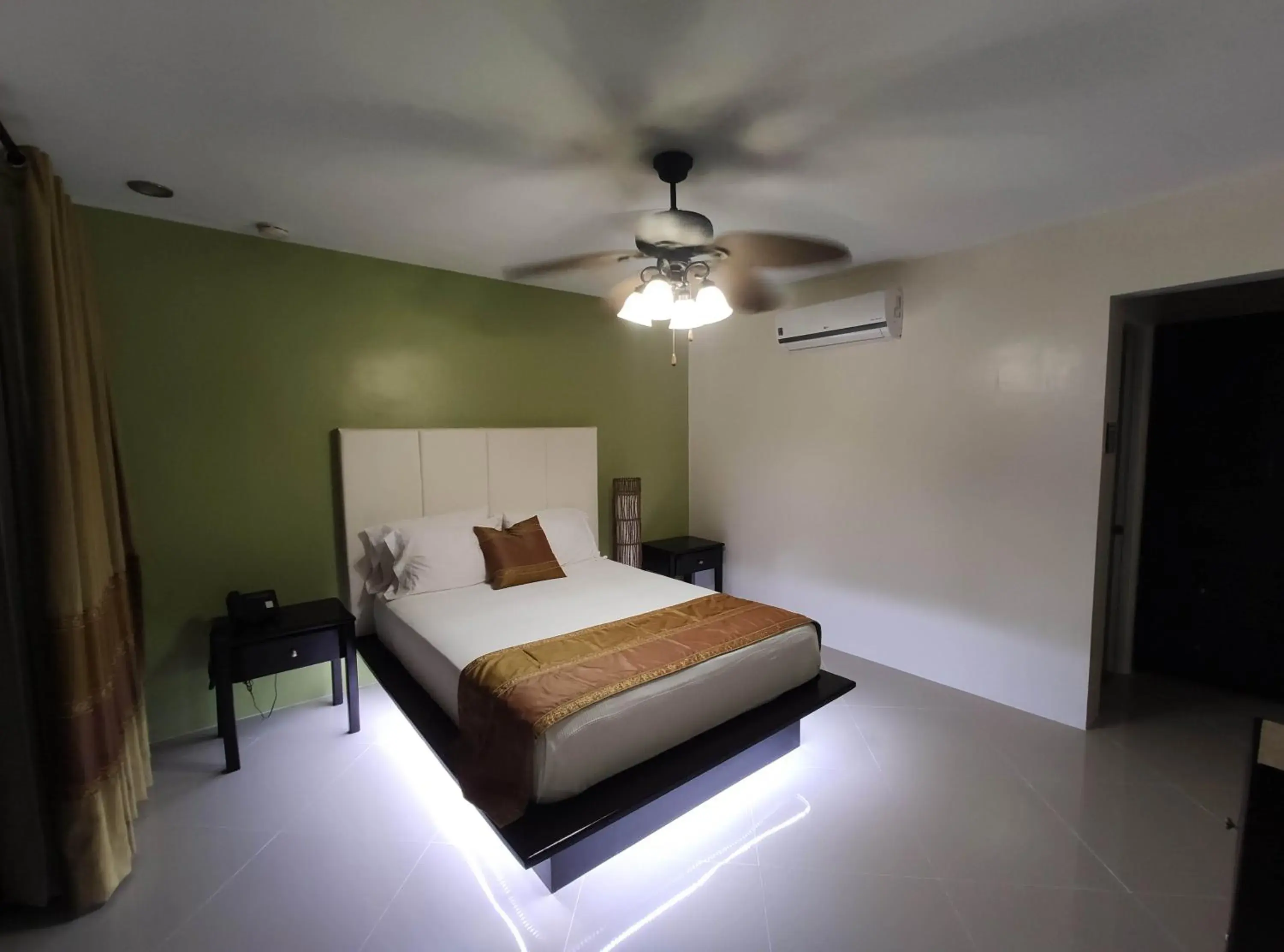 Queen Room with Sea View in AJ's Place Beach Resort Queen Room with Sea View in AJ's Place Beach Resort