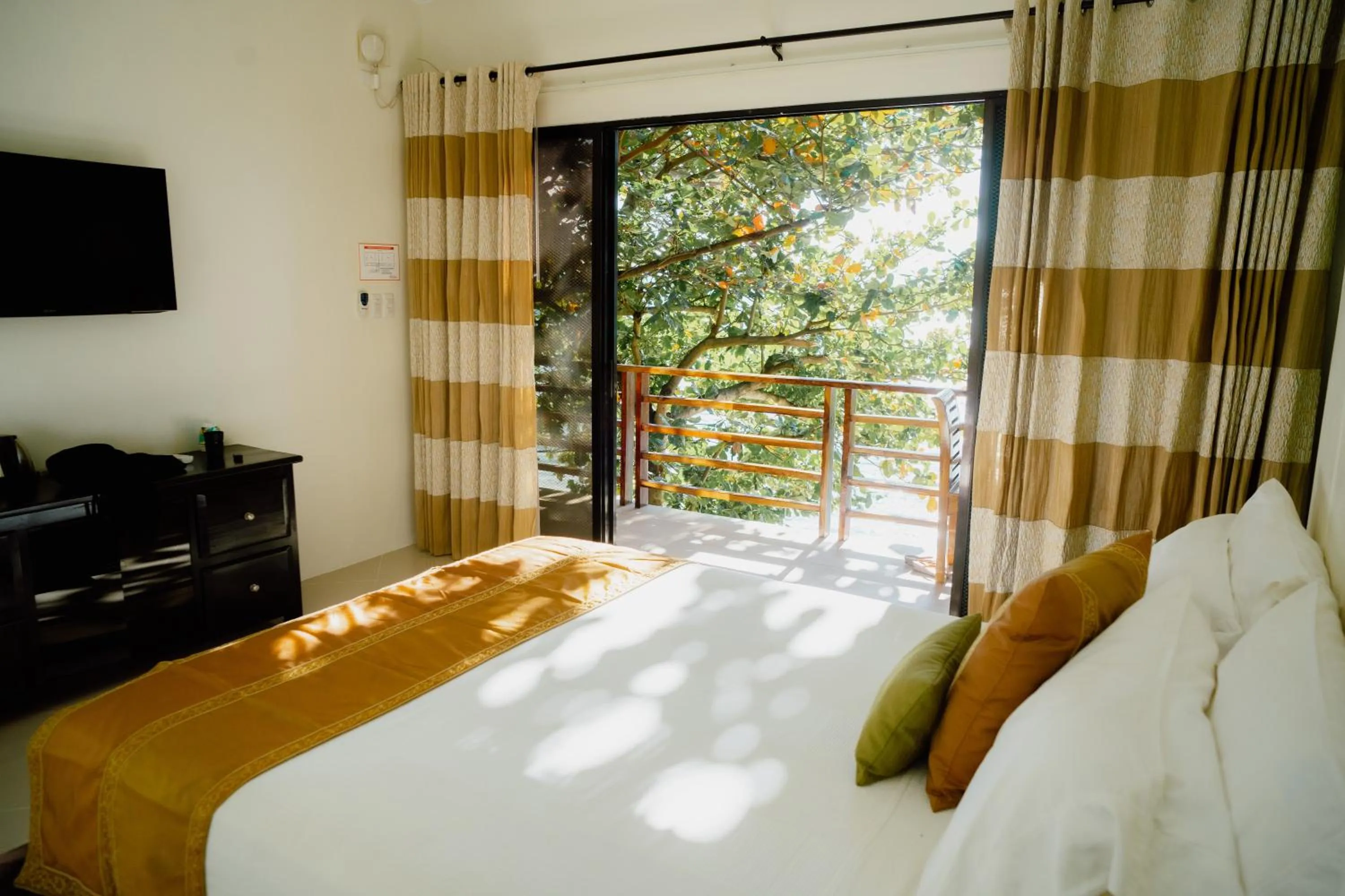 TV and multimedia, Bed in AJ's Place Beach Resort