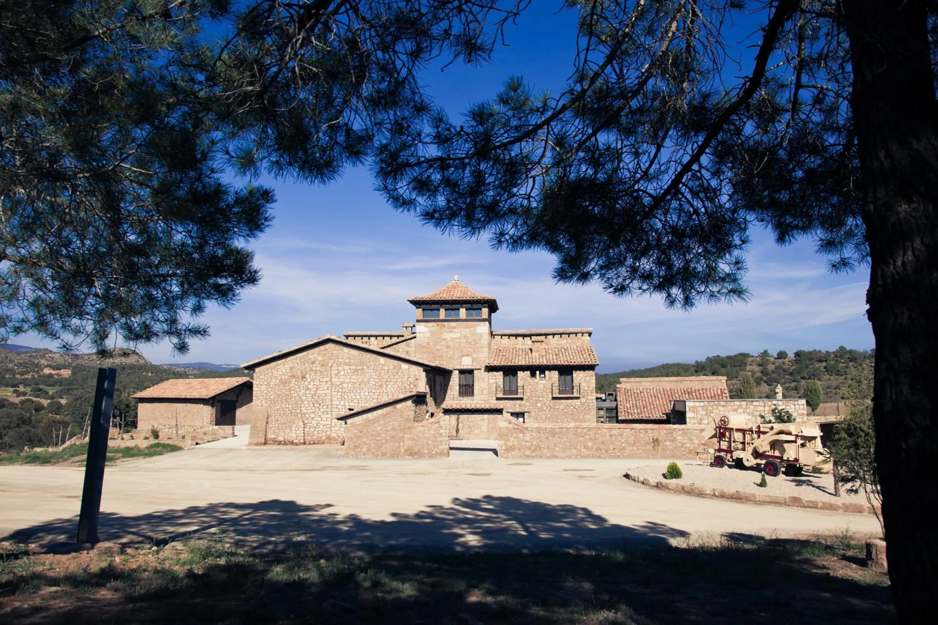 Property building in Hotel Restaurante Masía la Torre