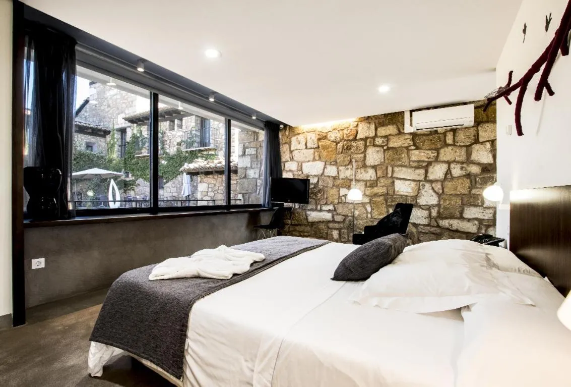 Bed in Hotel Restaurante Masía la Torre