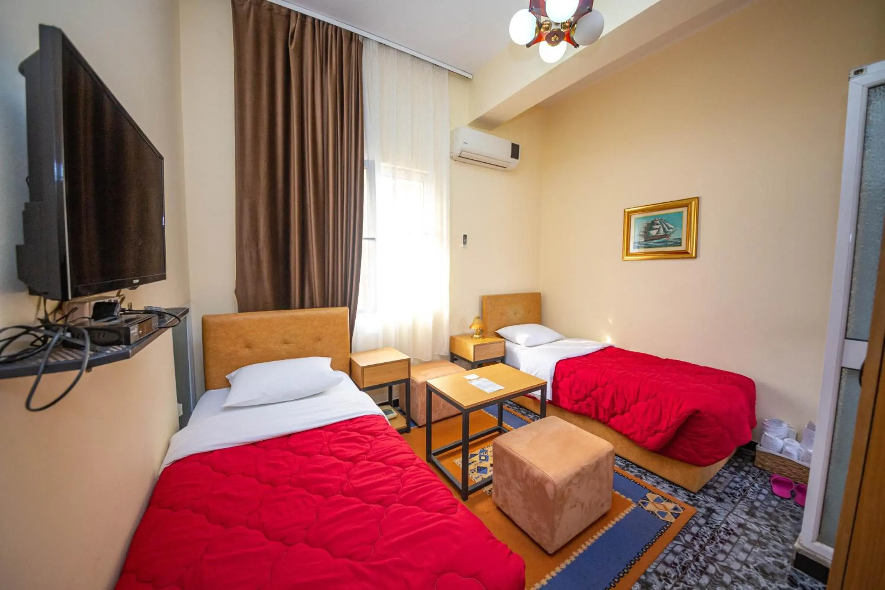 Standard Twin Room with Free Wi-Fi in Hotel Pik Loti Standard Twin Room with Free Wi-Fi in Hotel Pik Loti