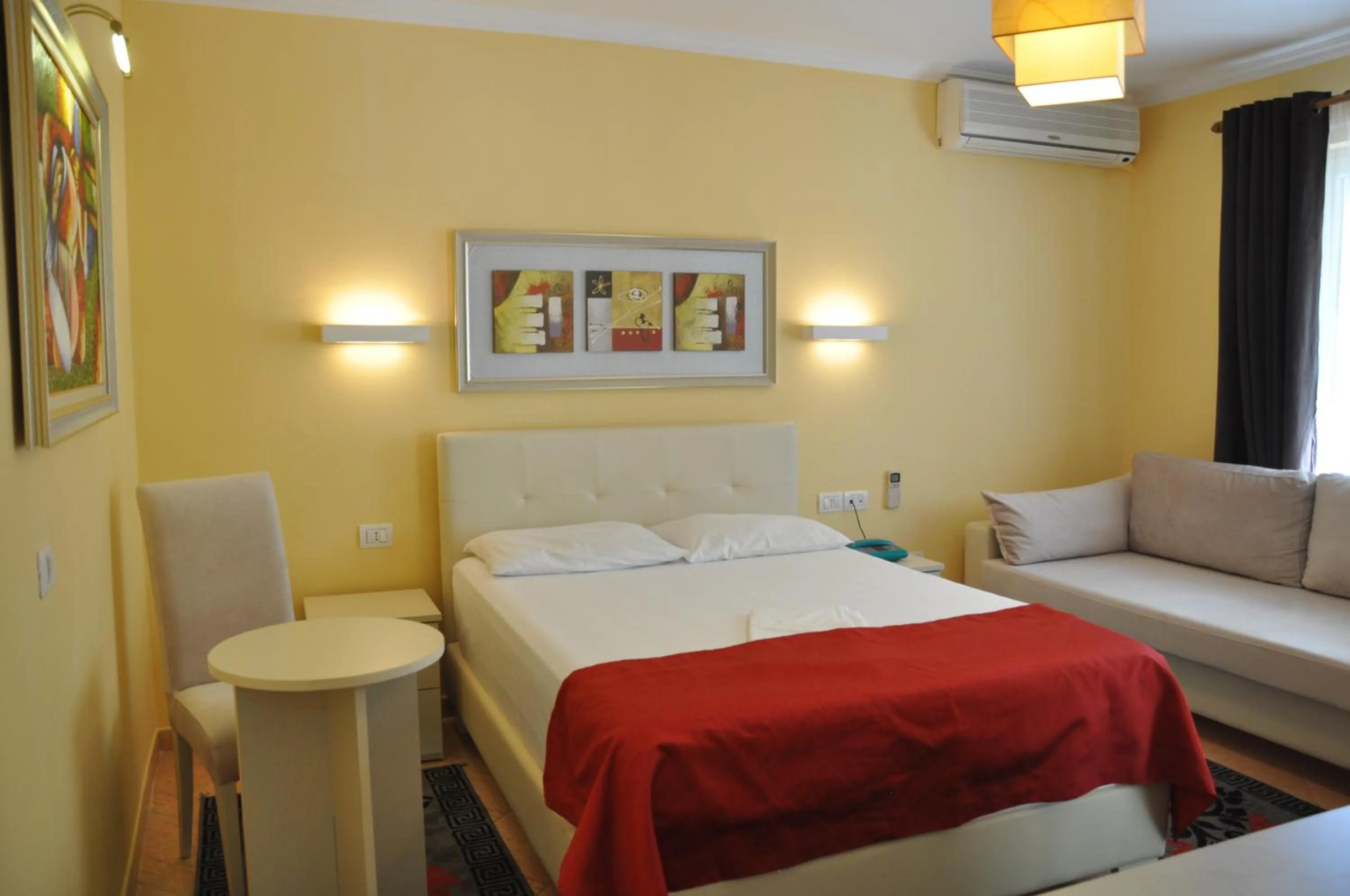 Bedroom, Bed in Hotel Pik Loti