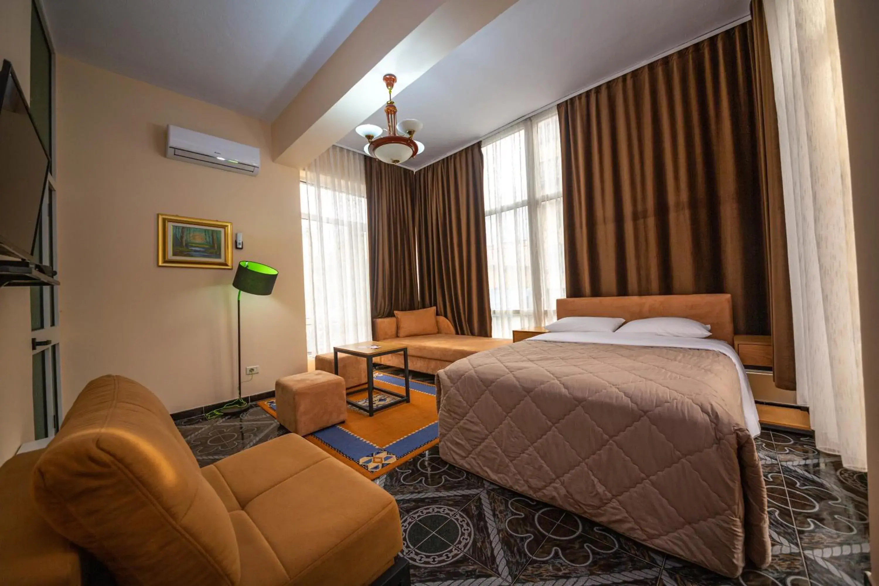Superior Triple Room with Free Wi-Fi in Hotel Pik Loti Superior Triple Room with Free Wi-Fi in Hotel Pik Loti