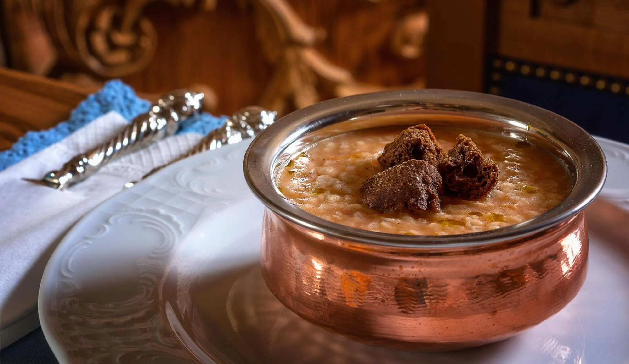 Food and drinks in KAMARES Historic Boutique Hotel & Spa