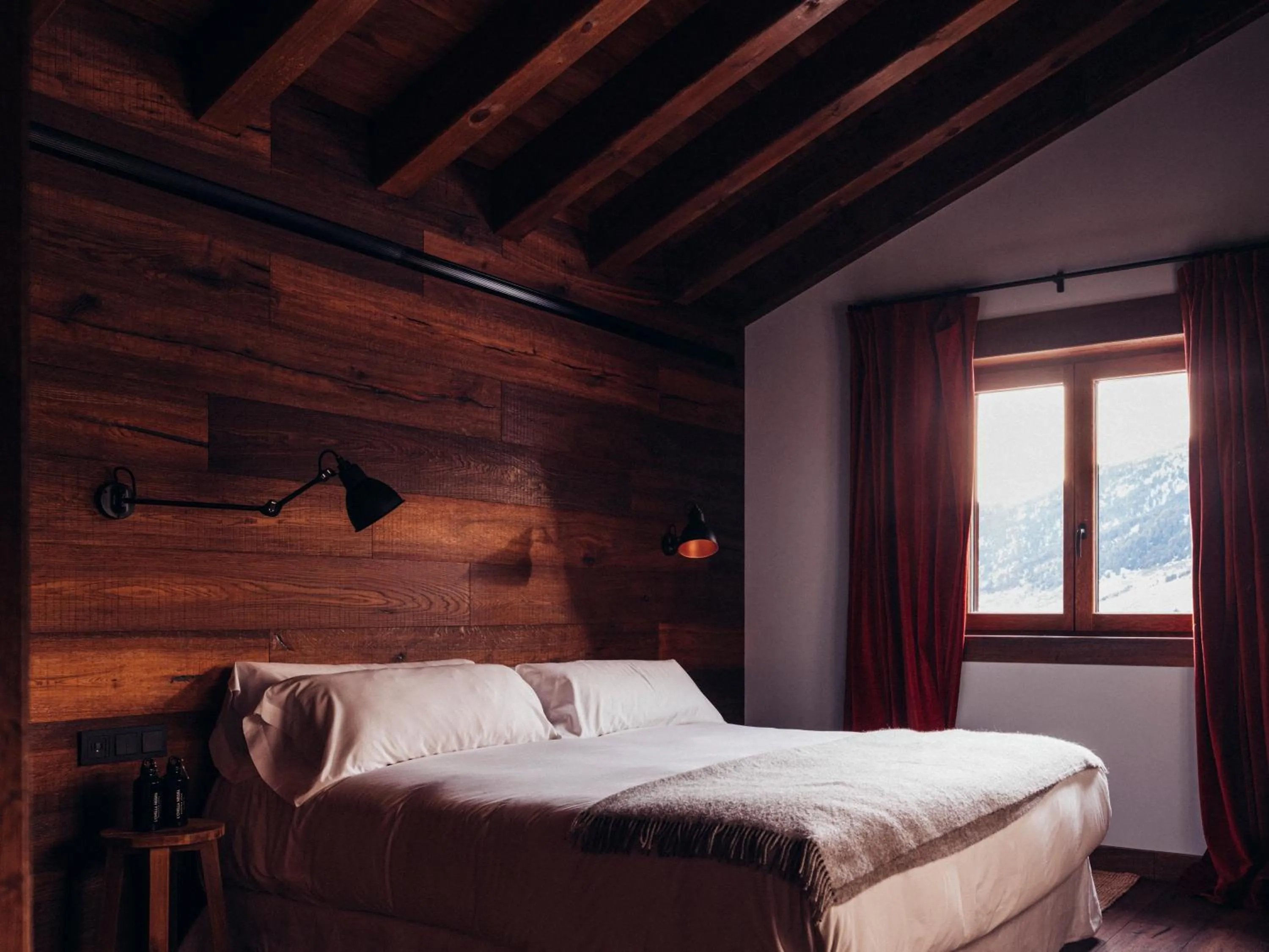 Double Room in L´Ovella Negra Mountain Lodge
