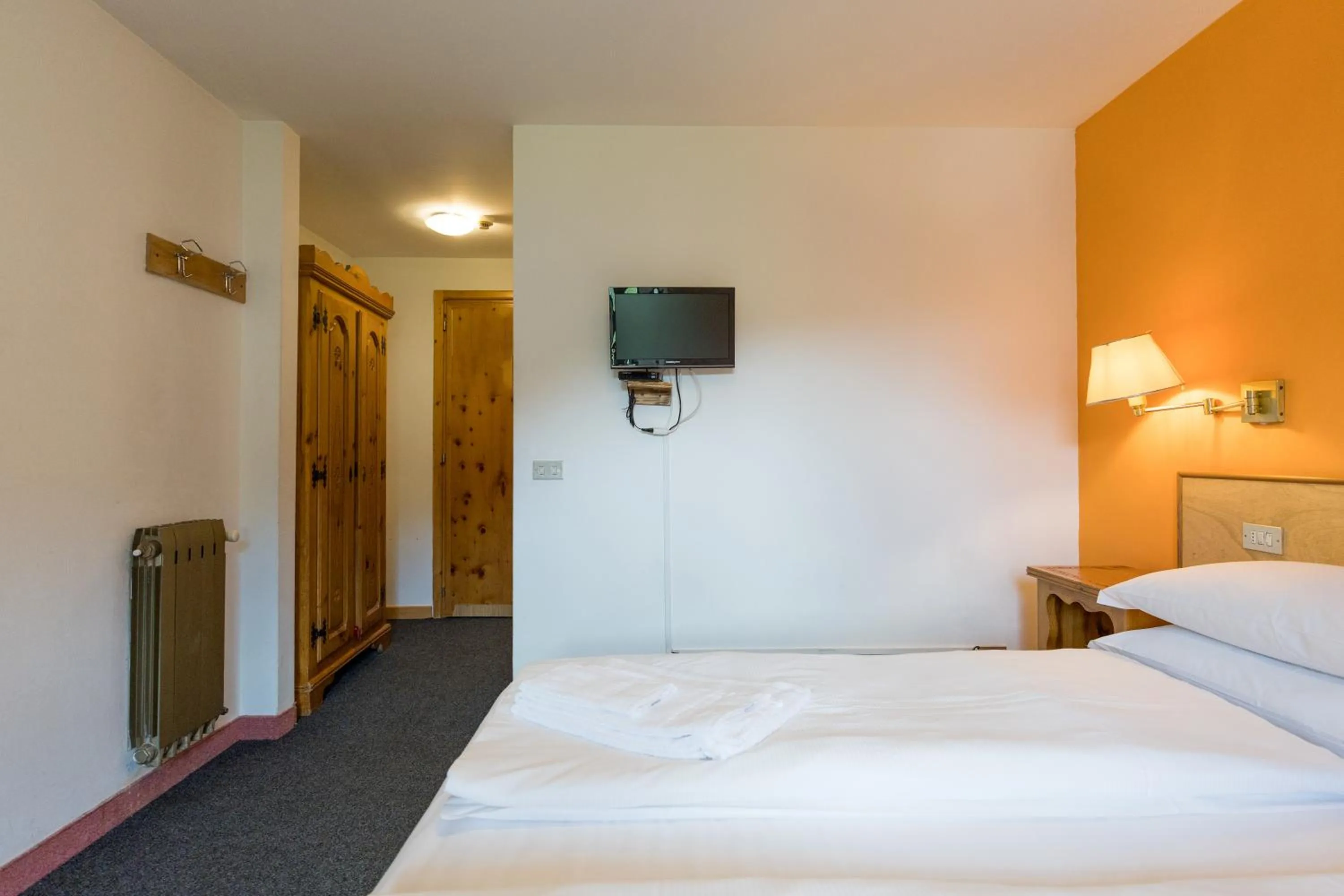 Photo of the whole room, Bed in Hotel Teola