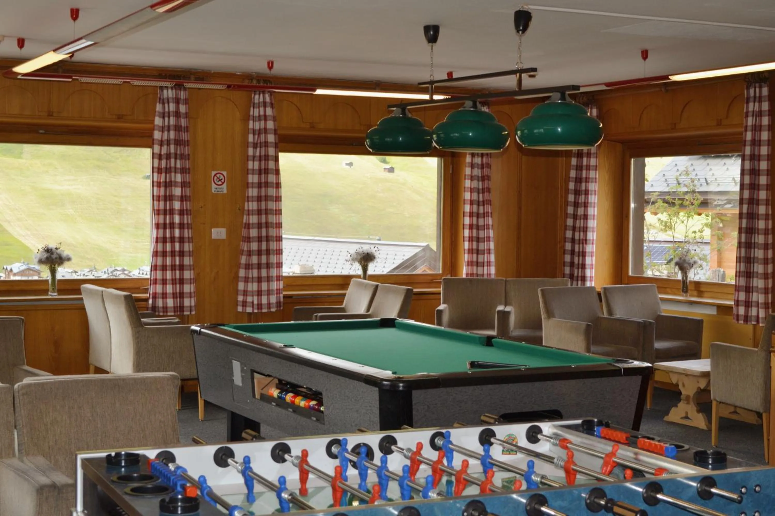 Communal lounge/ TV room in Hotel Teola