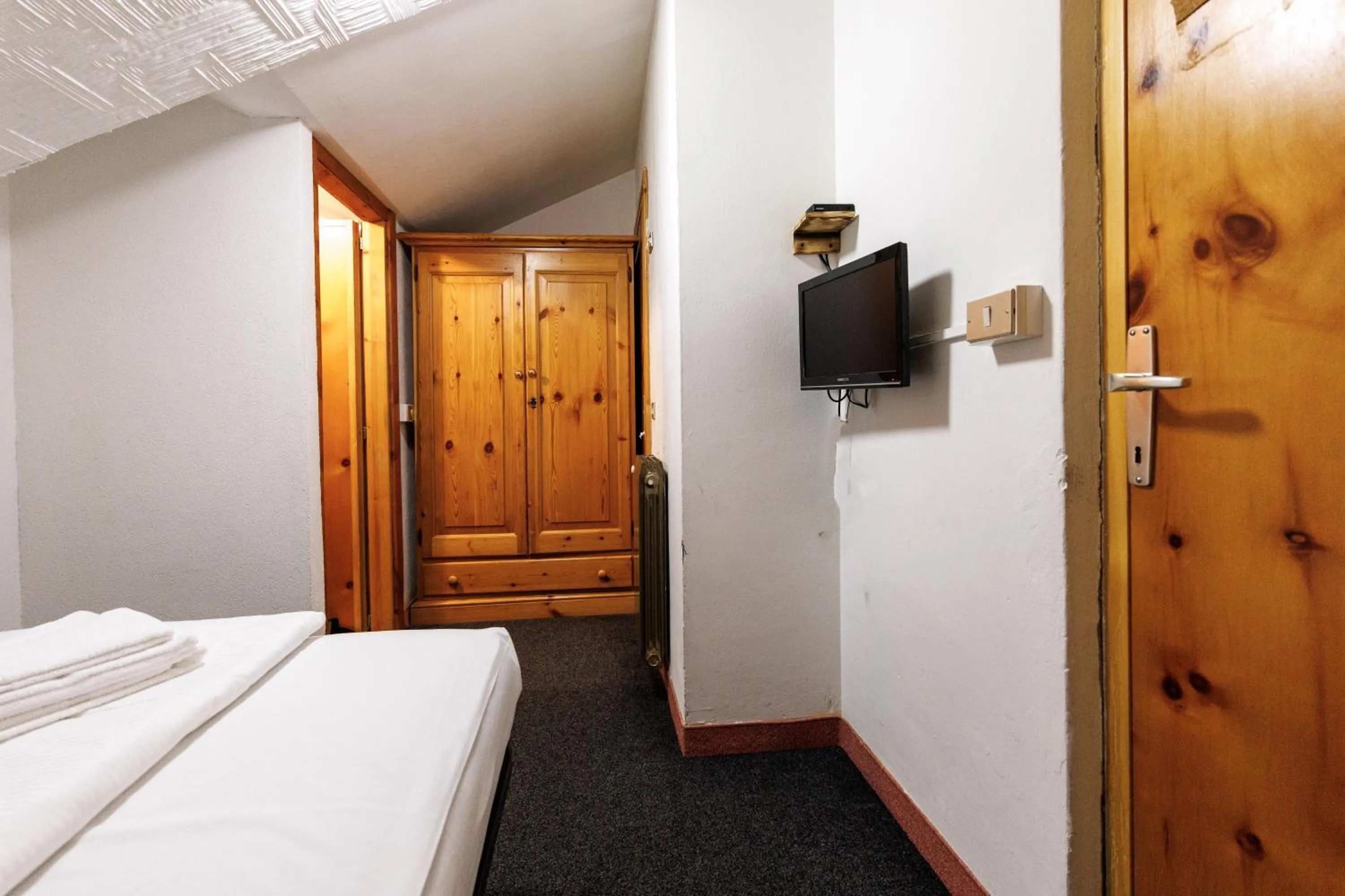 Photo of the whole room, Bed in Hotel Teola