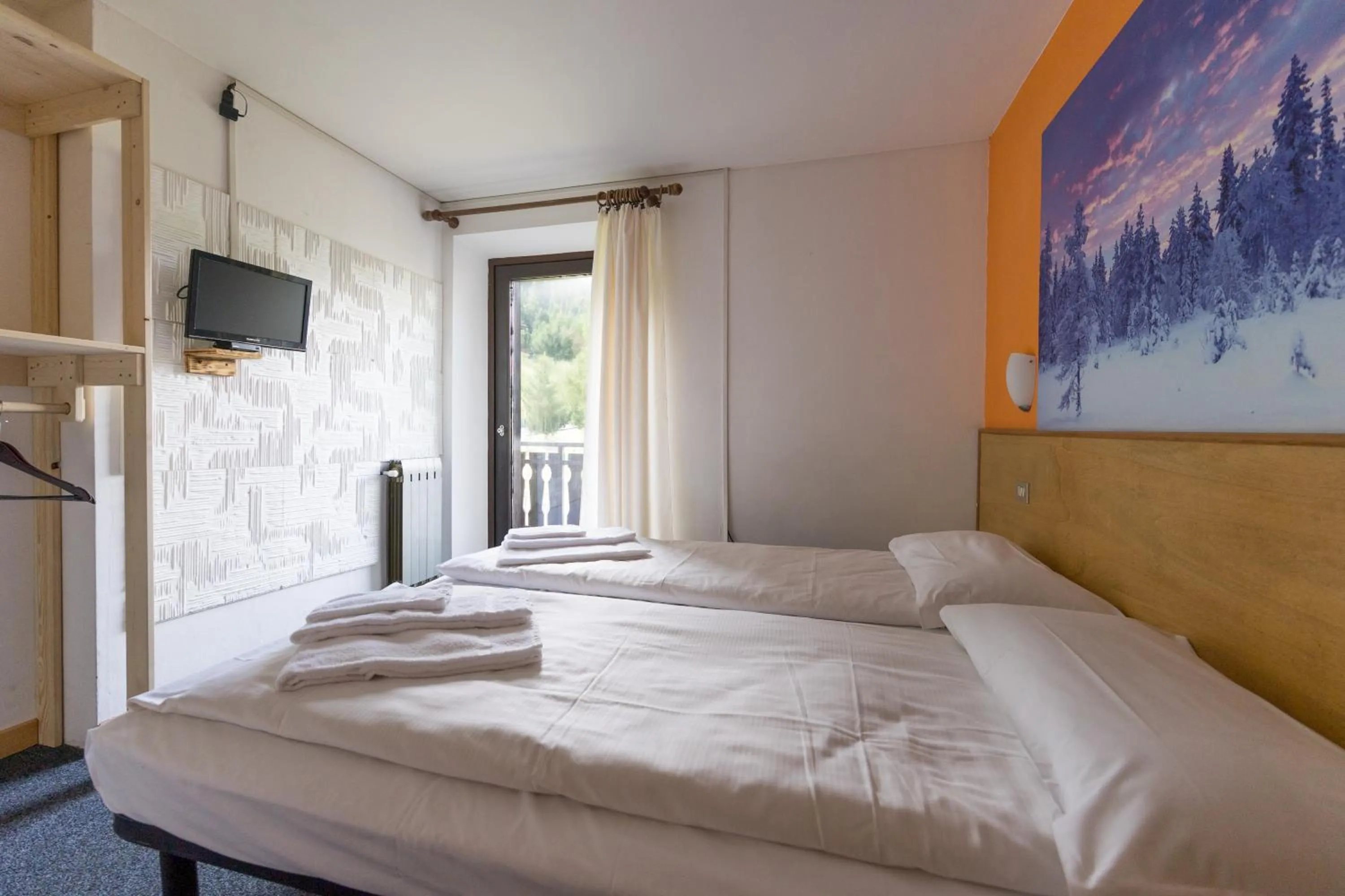 Photo of the whole room, Bed in Hotel Teola