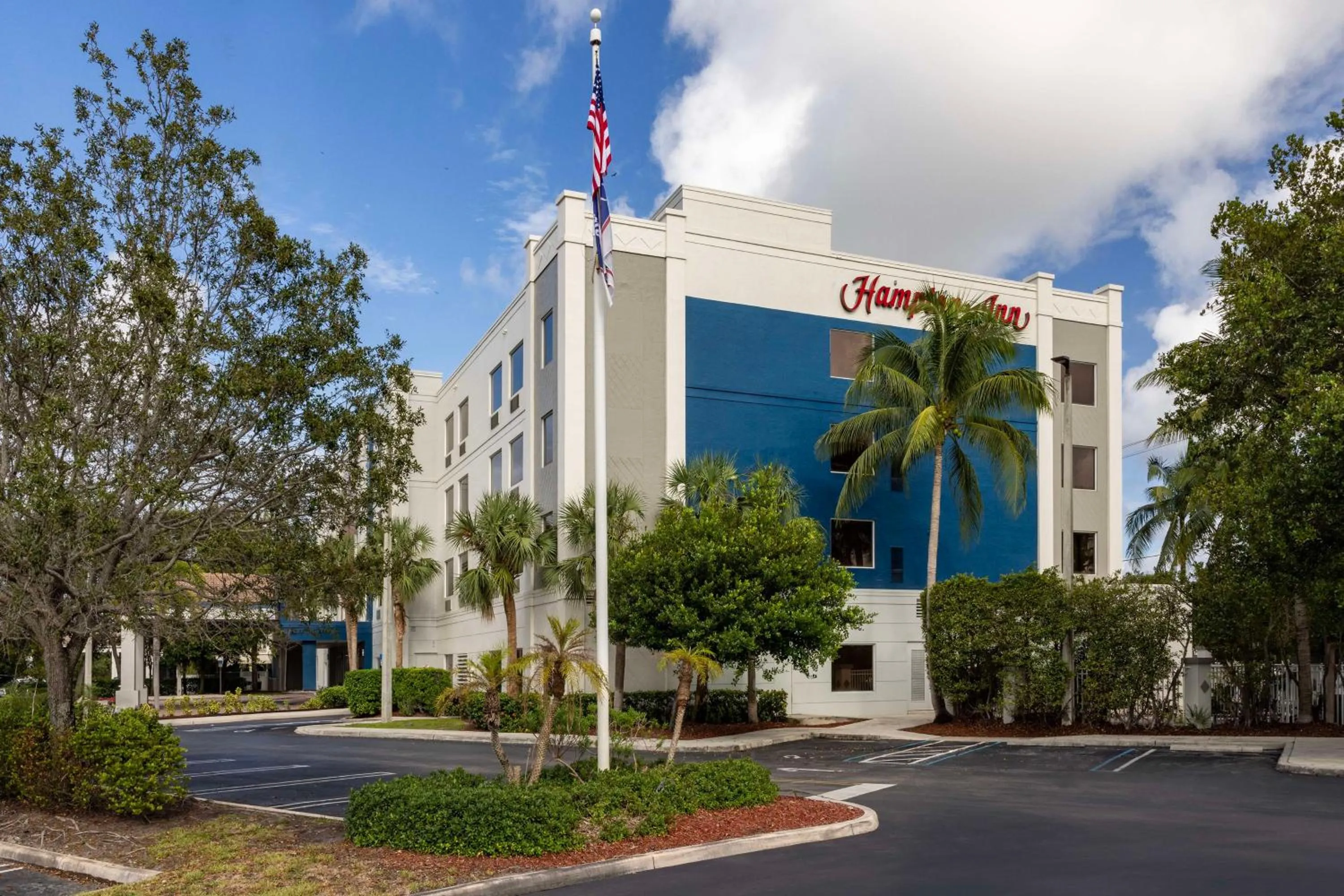 Property building in Hampton Inn West Palm Beach Central Airport