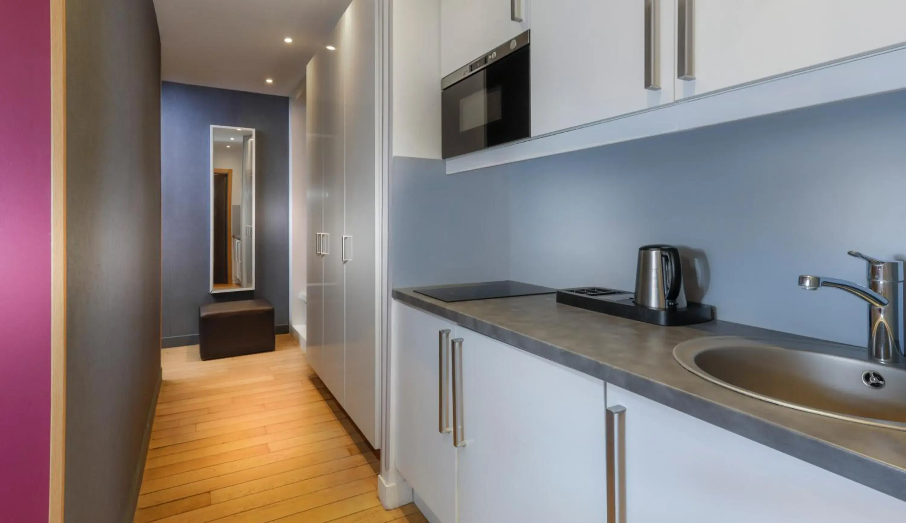 Kitchen/Kitchenette in Hôtel Ambre