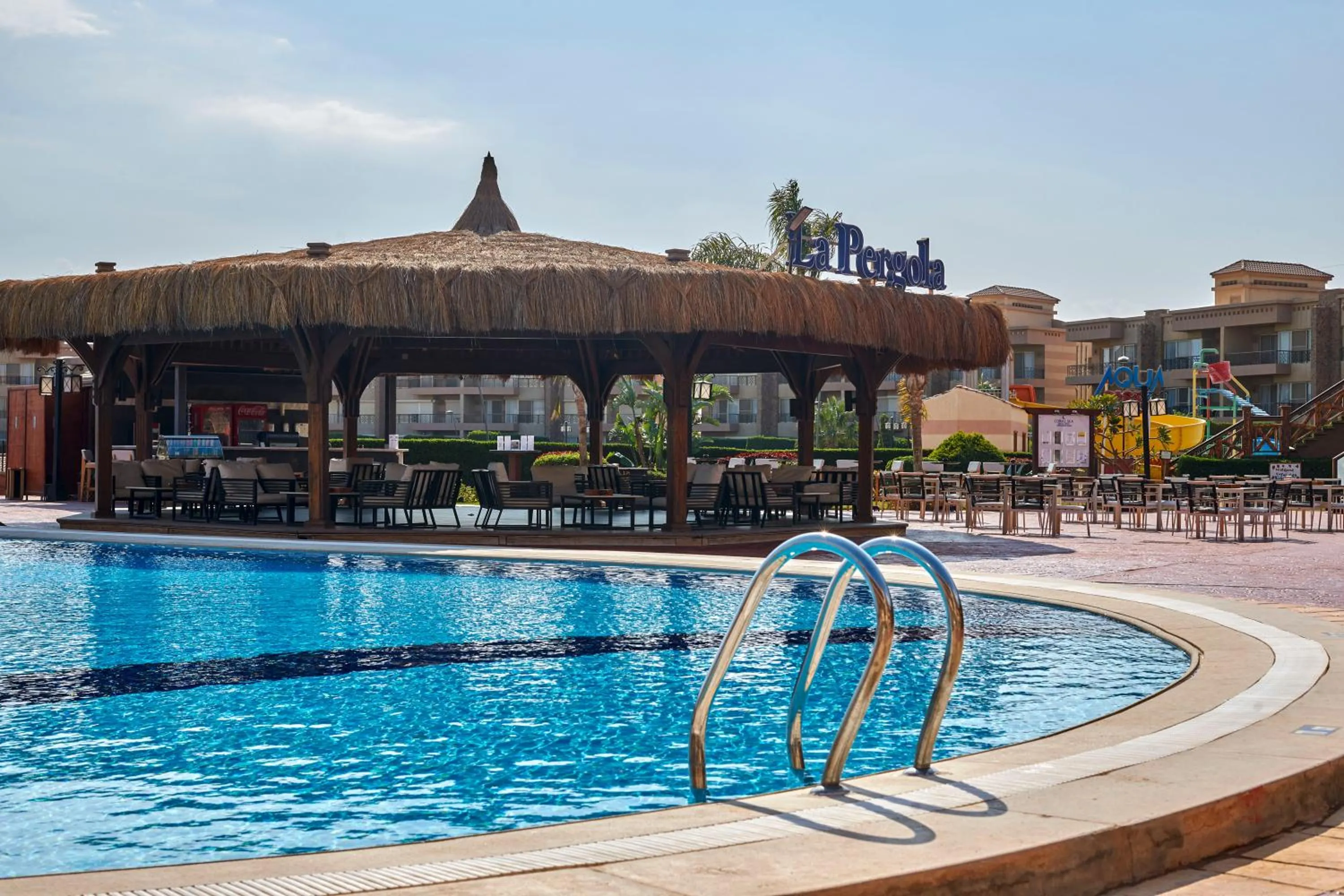 Restaurant/places to eat in Coral Sea Beach and Aqua Park