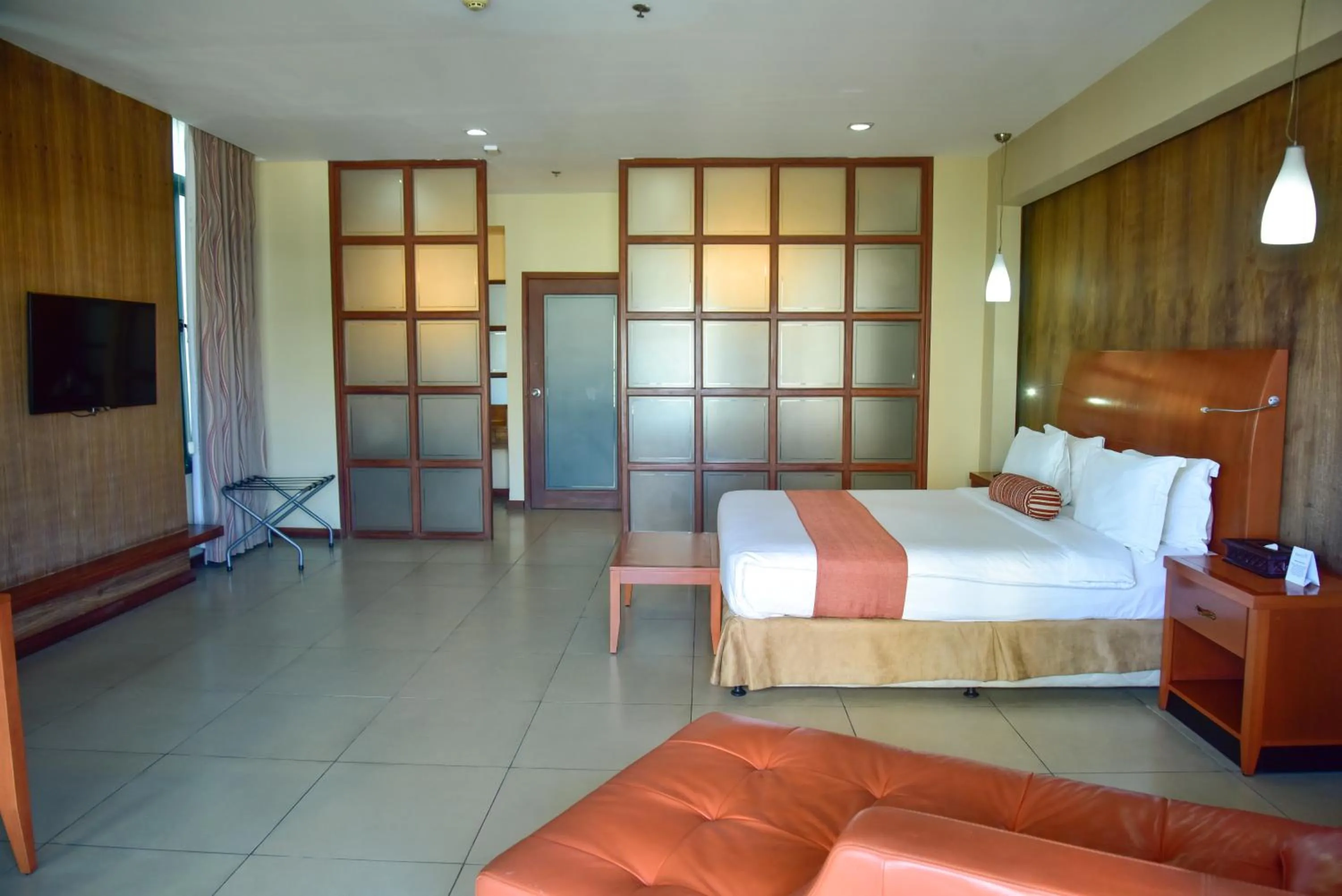 Bedroom, Bed in Harbour View Suites